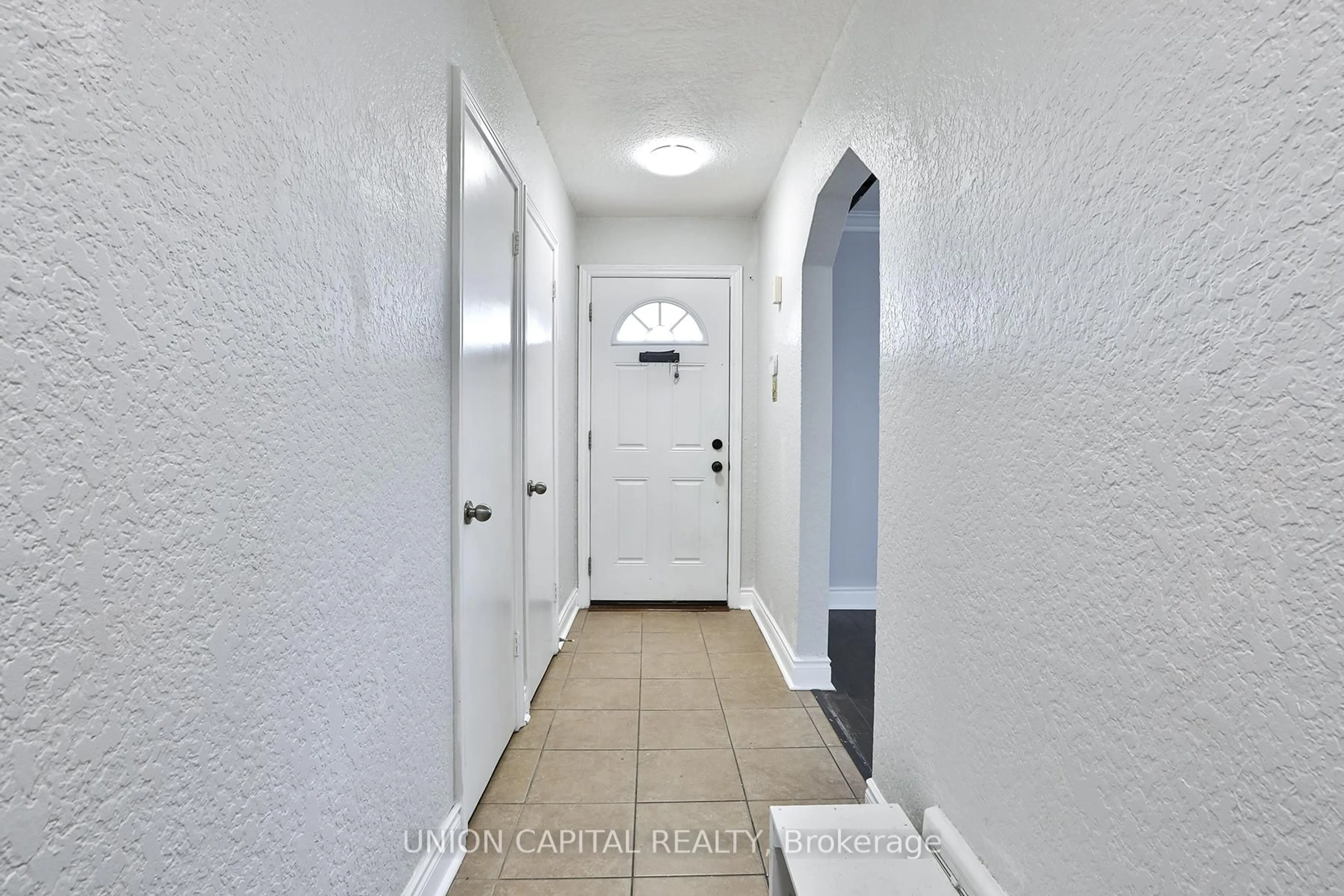 Indoor entryway for 38 Claver Ave, Toronto Ontario M6B 2V8