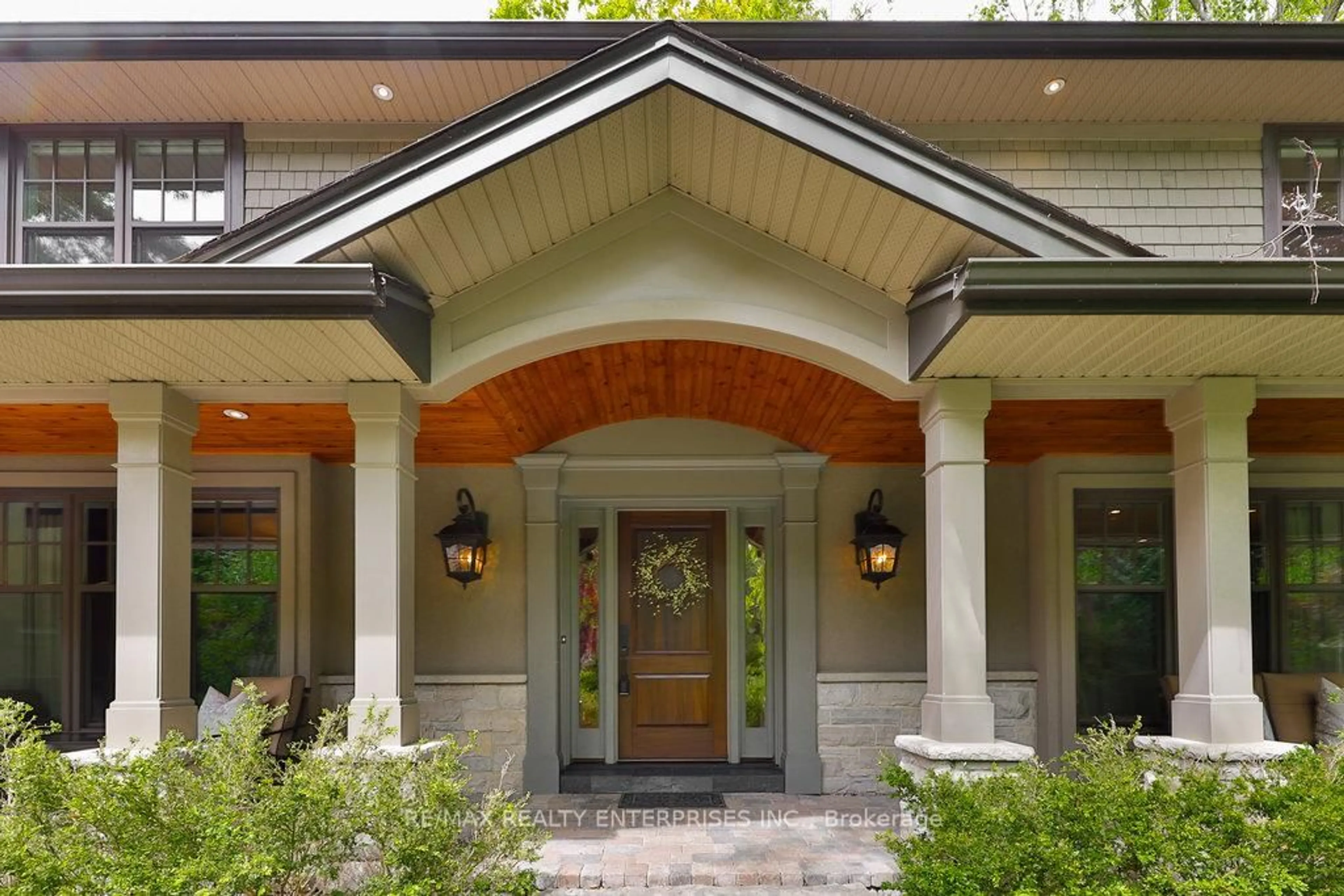 Indoor entryway for 1293 Greenoaks Dr, Mississauga Ontario L5J 3A1