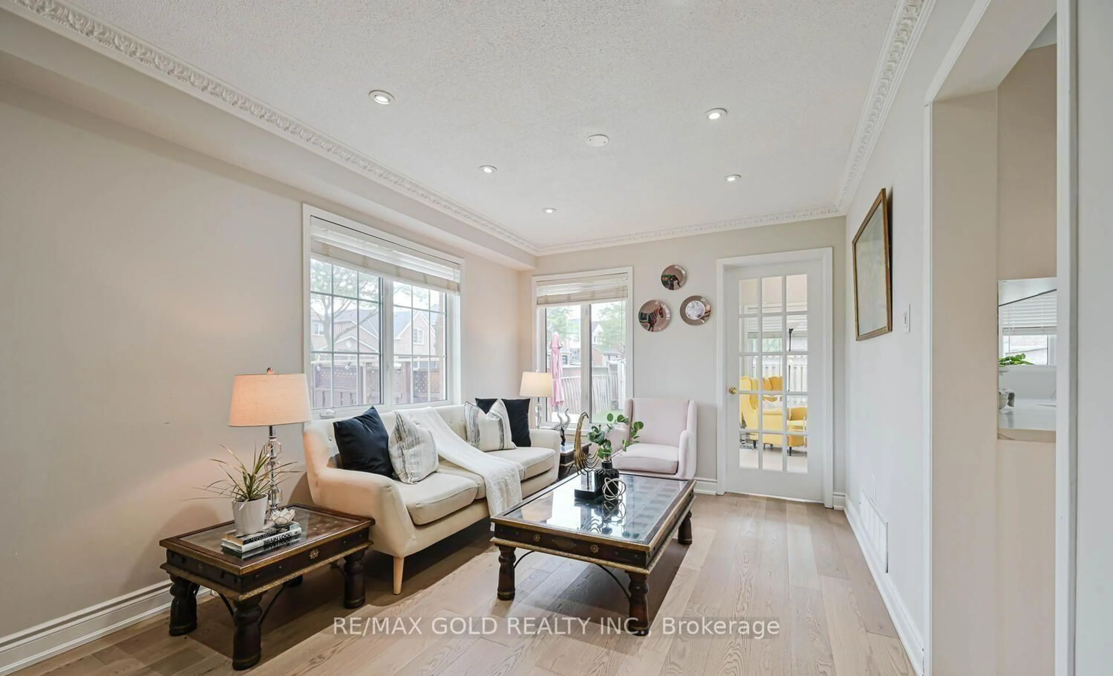 Living room with furniture, unknown for 44 Ribbon Dr, Brampton Ontario L6R 2C5