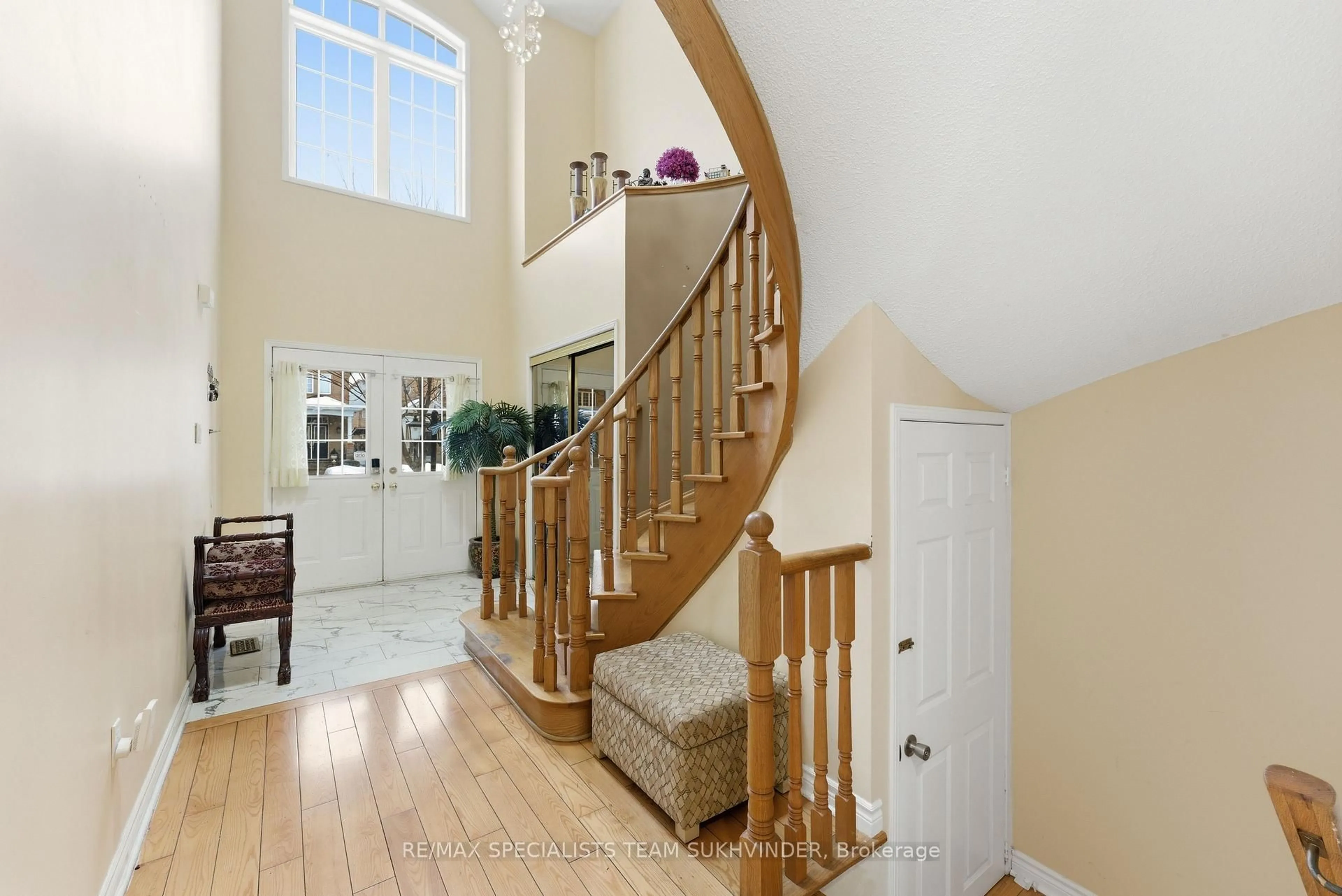 Indoor foyer for 13 El Camino Way, Brampton Ontario L7A 3C4