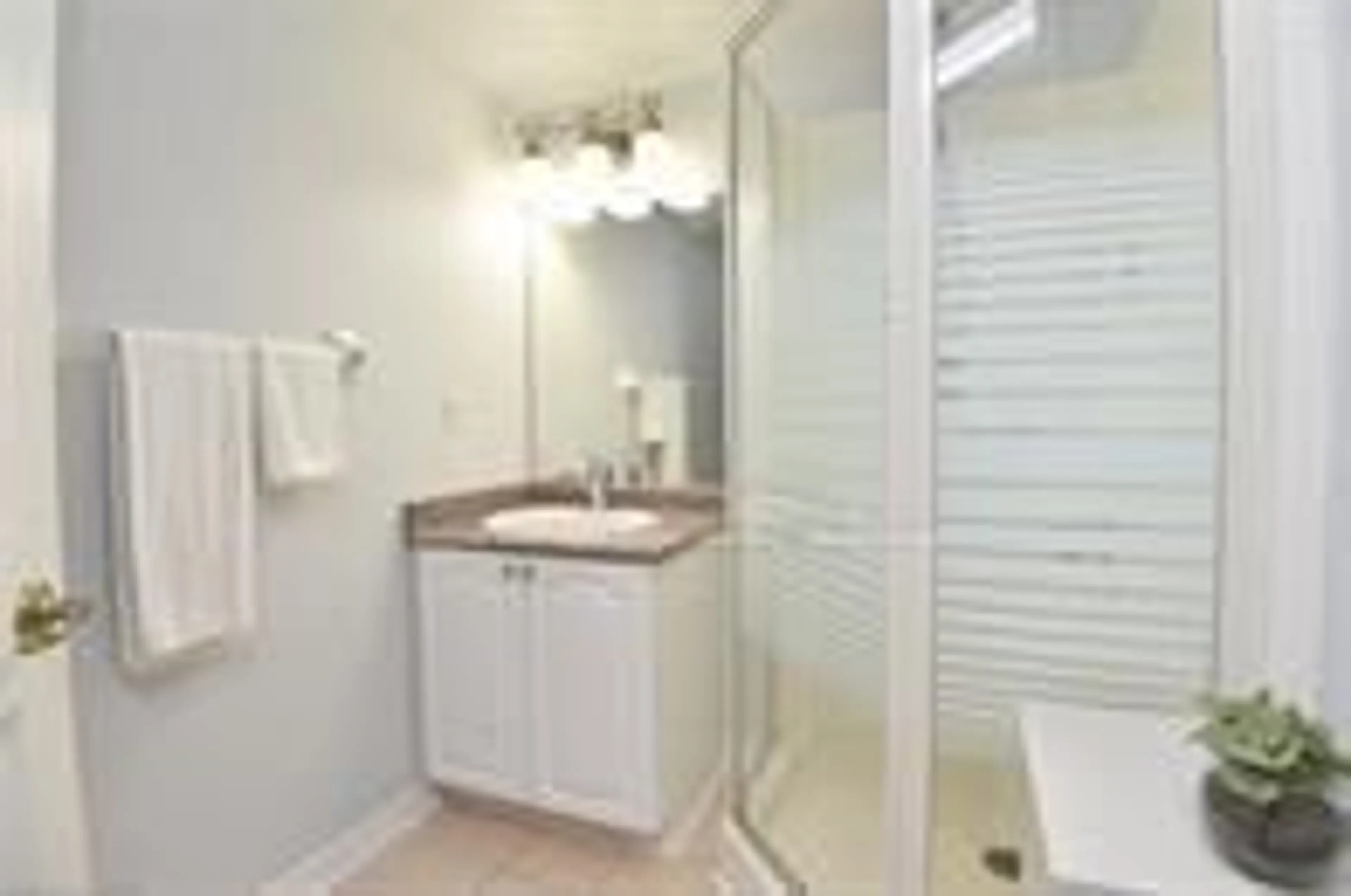 Standard bathroom, ceramic/tile floor for 1411 Walkers Line #202, Burlington Ontario L7M 4P5