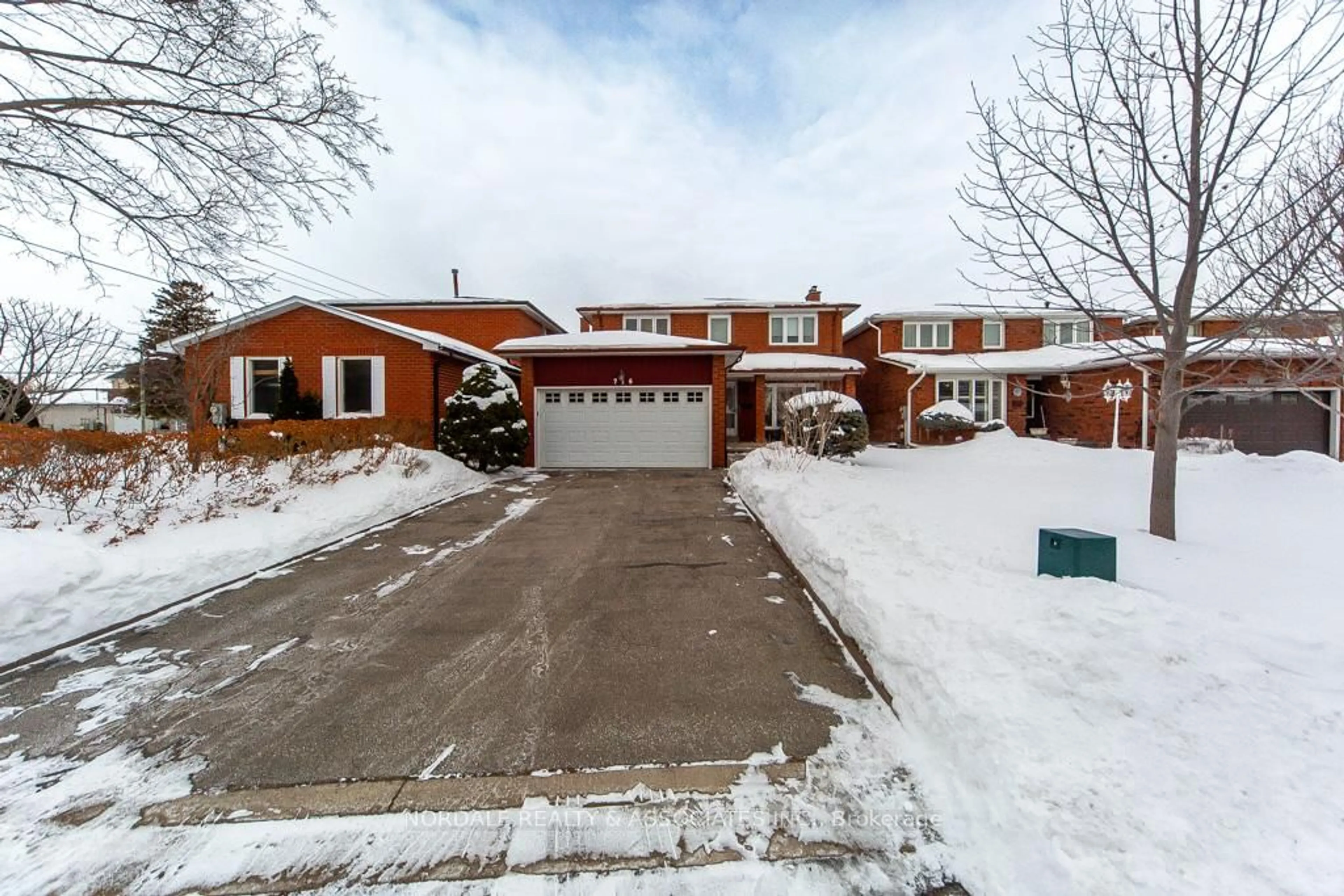 Unknown for 716 Bookham Cres, Mississauga Ontario L4Z 1T9