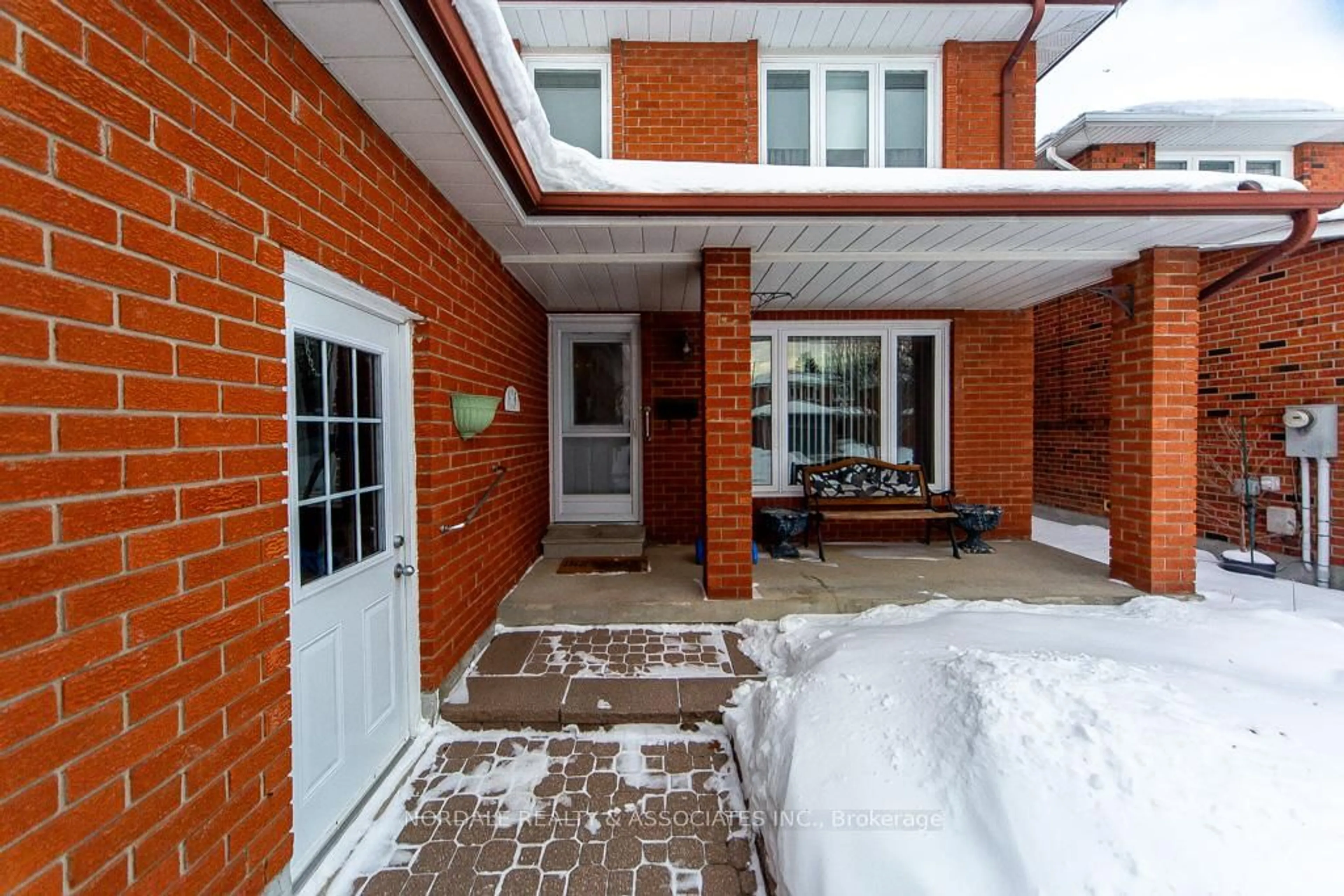 Home with brick exterior material, street for 716 Bookham Cres, Mississauga Ontario L4Z 1T9
