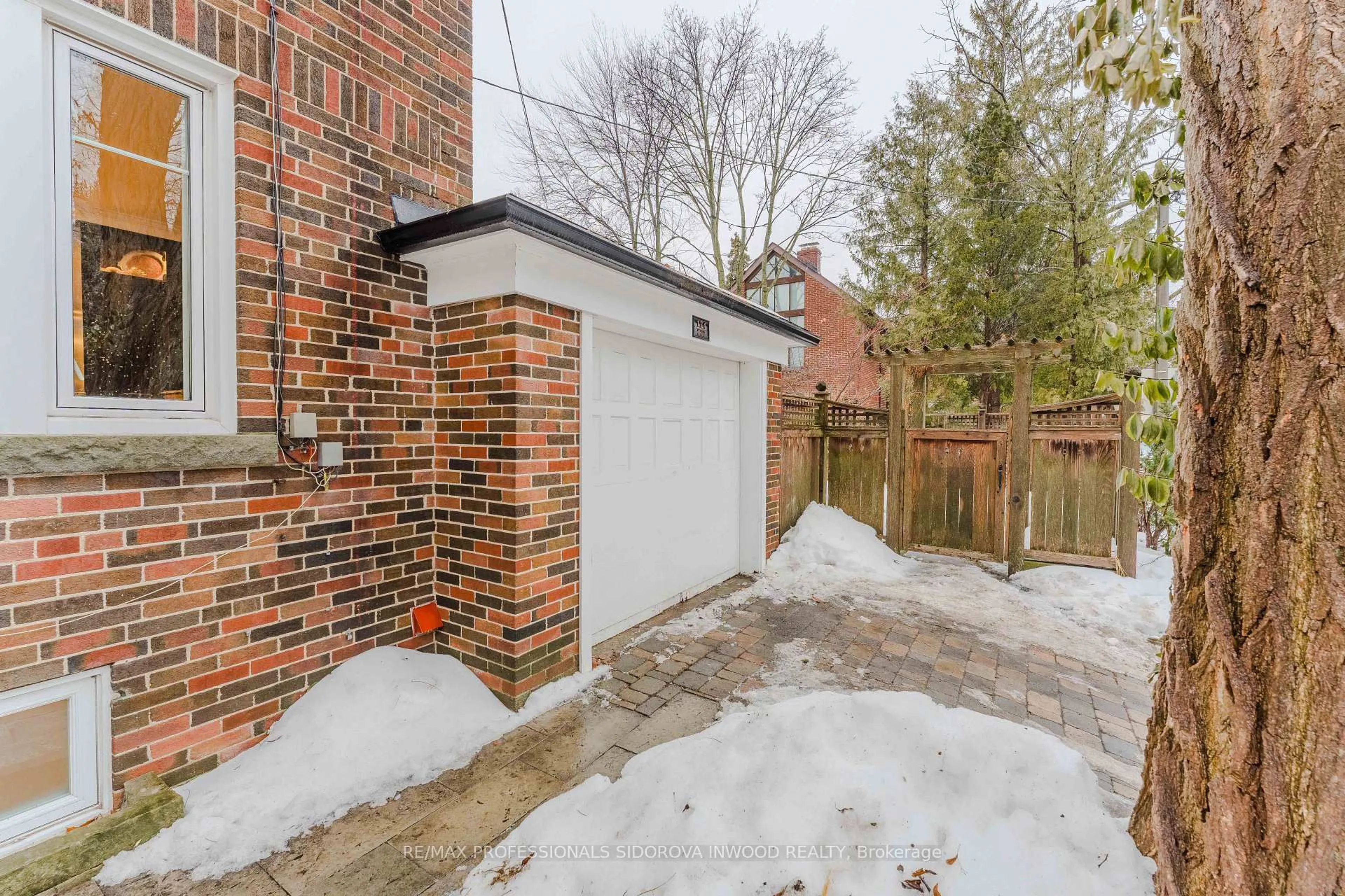 Patio, street for 124 Evelyn Ave, Toronto Ontario M6P 2Z5