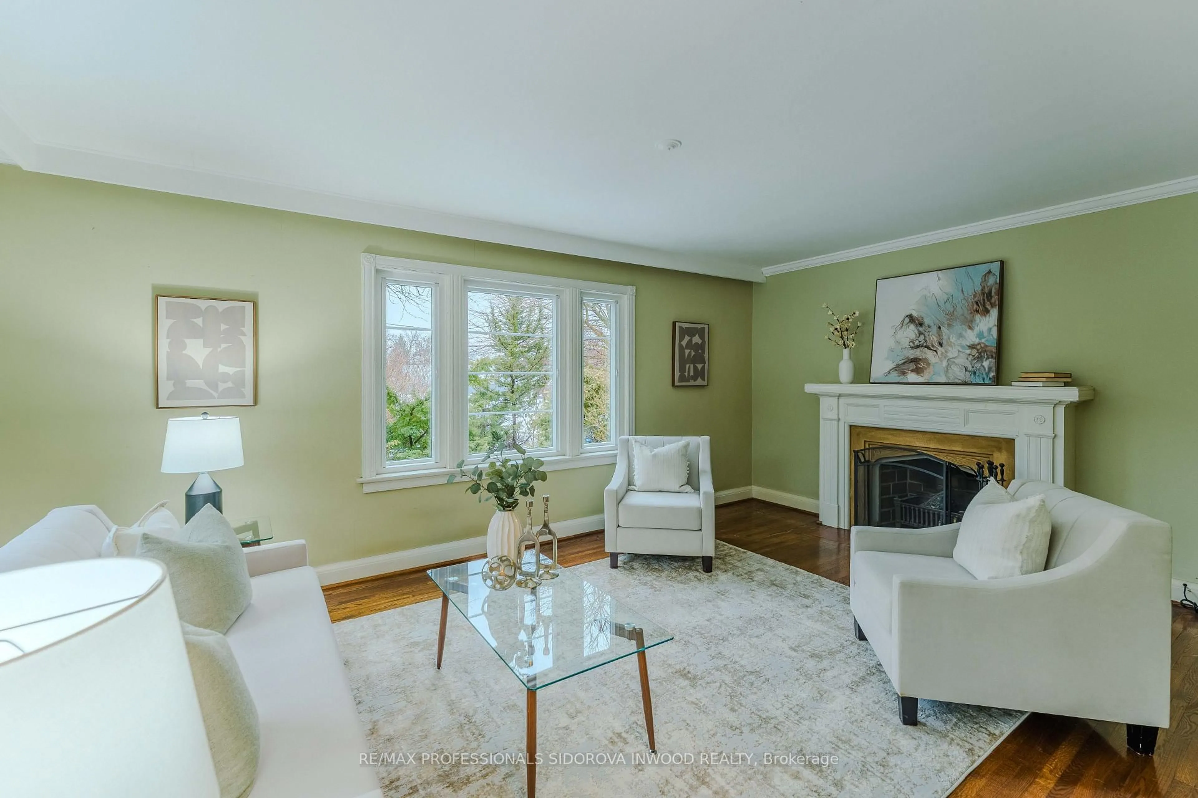 Living room with furniture, unknown for 124 Evelyn Ave, Toronto Ontario M6P 2Z5