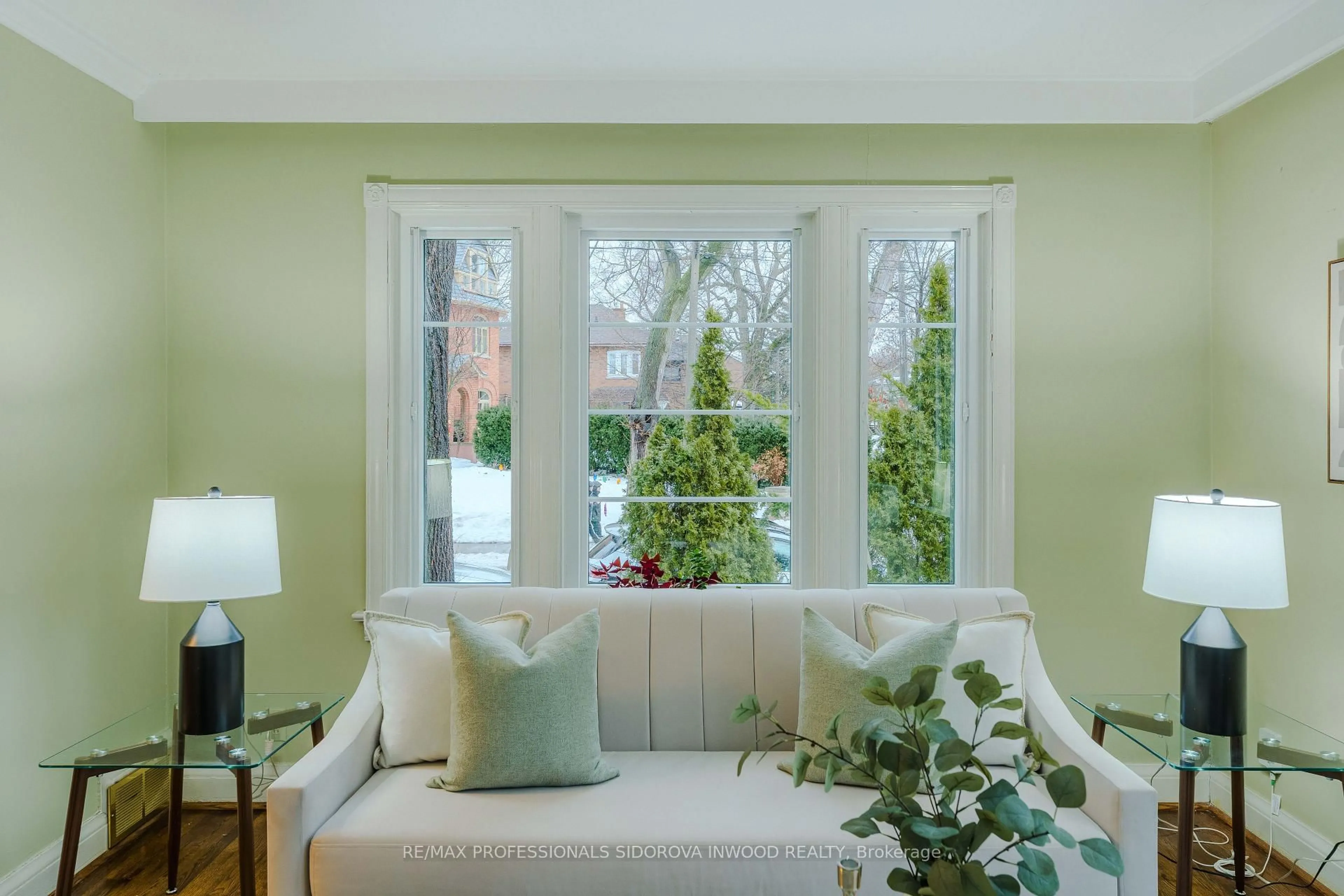 Living room with furniture, unknown for 124 Evelyn Ave, Toronto Ontario M6P 2Z5