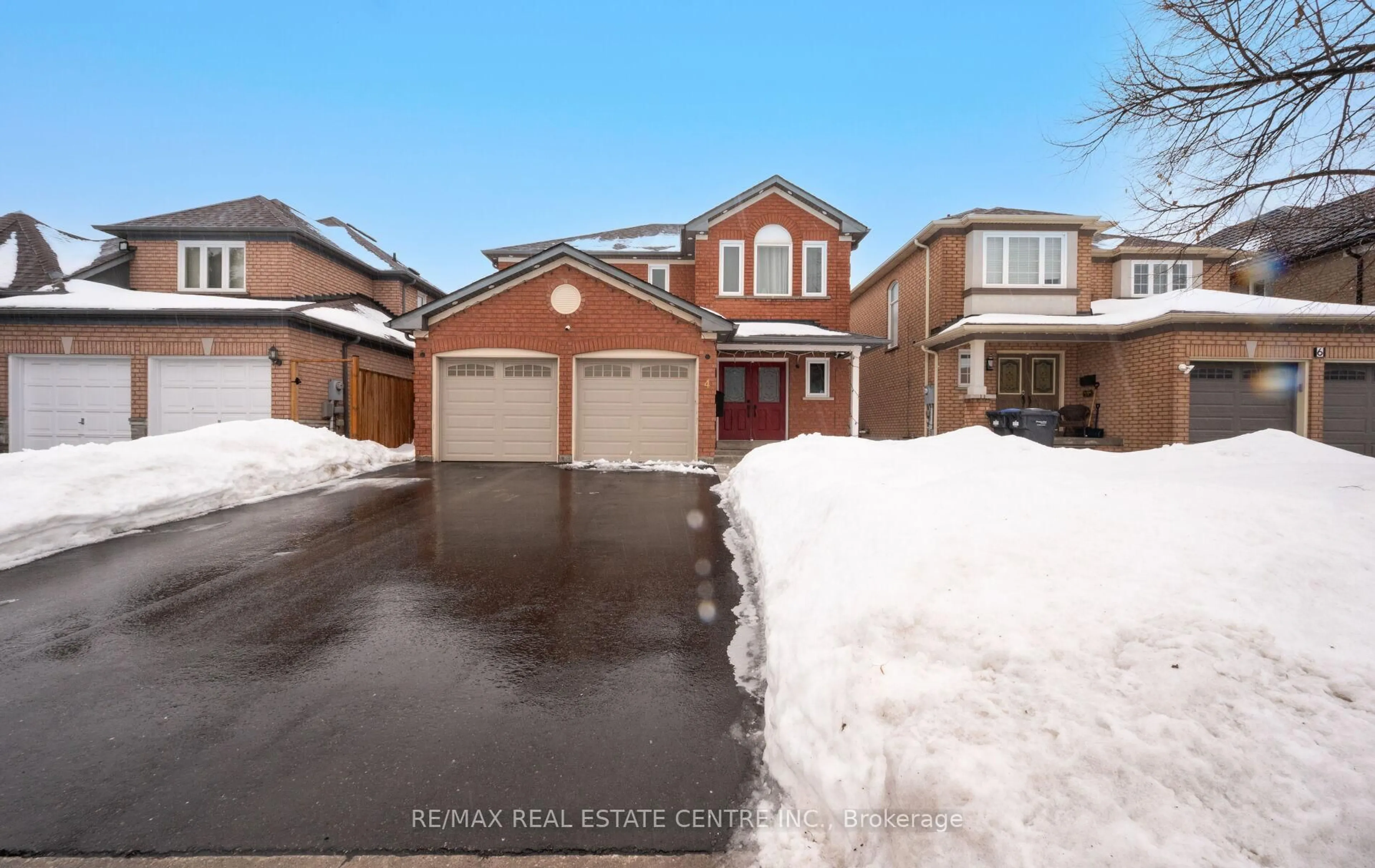 Home with brick exterior material, street for 4 Sugarpine Crt, Brampton Ontario L6R 1X6