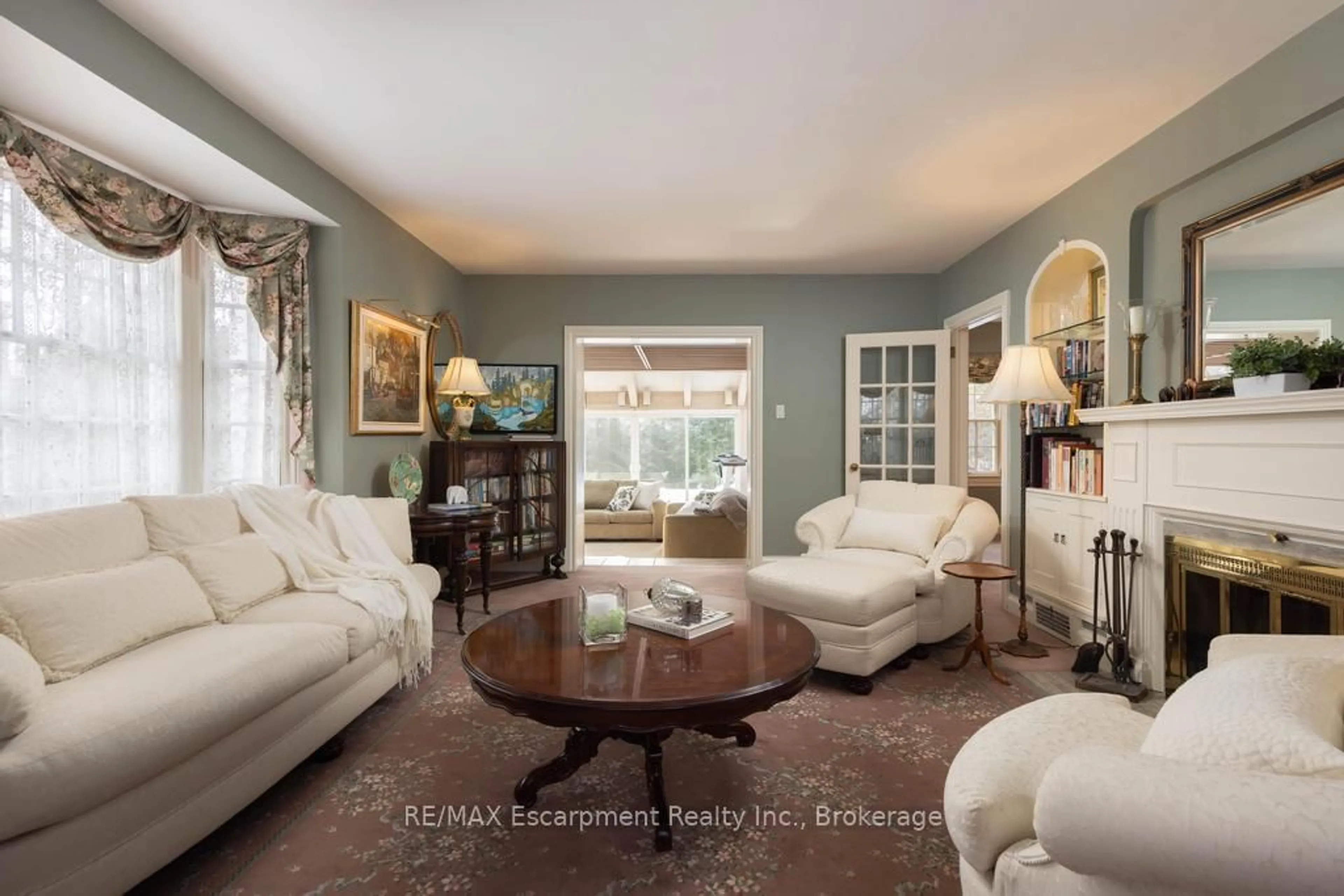 Living room with furniture, unknown for 74 Howard Ave, Oakville Ontario L6J 3Y5