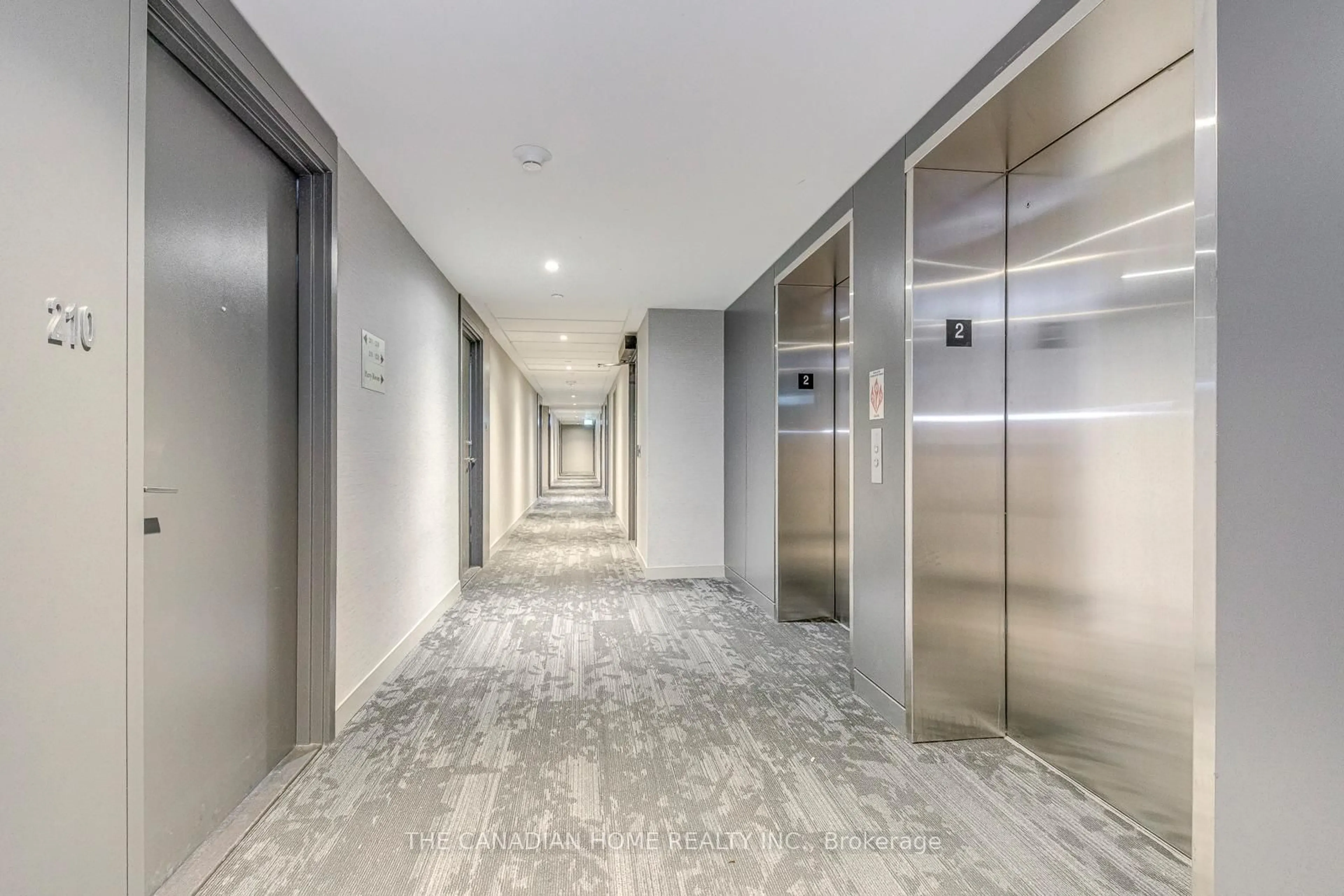 Indoor foyer for 3005 Pine Glen Rd #216, Oakville Ontario L6M 5P5