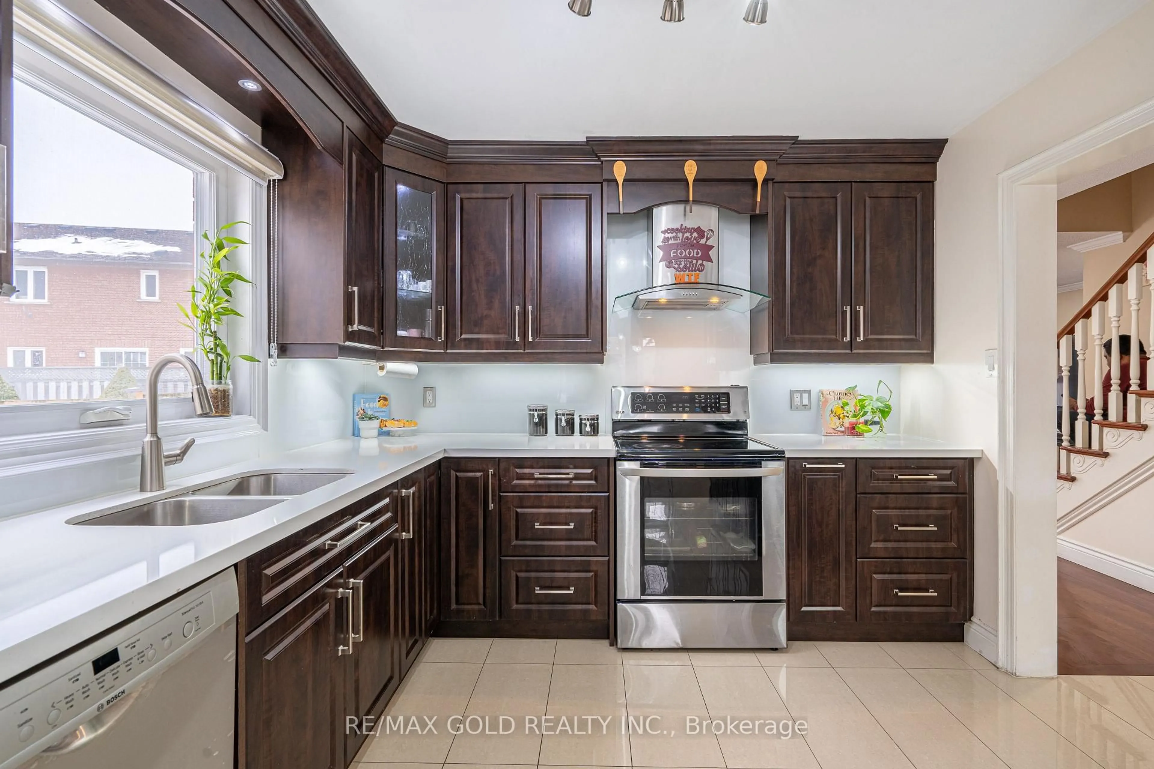 Contemporary kitchen, ceramic/tile floor for 15 Barrier Reef Lane, Brampton Ontario L6R 2A7