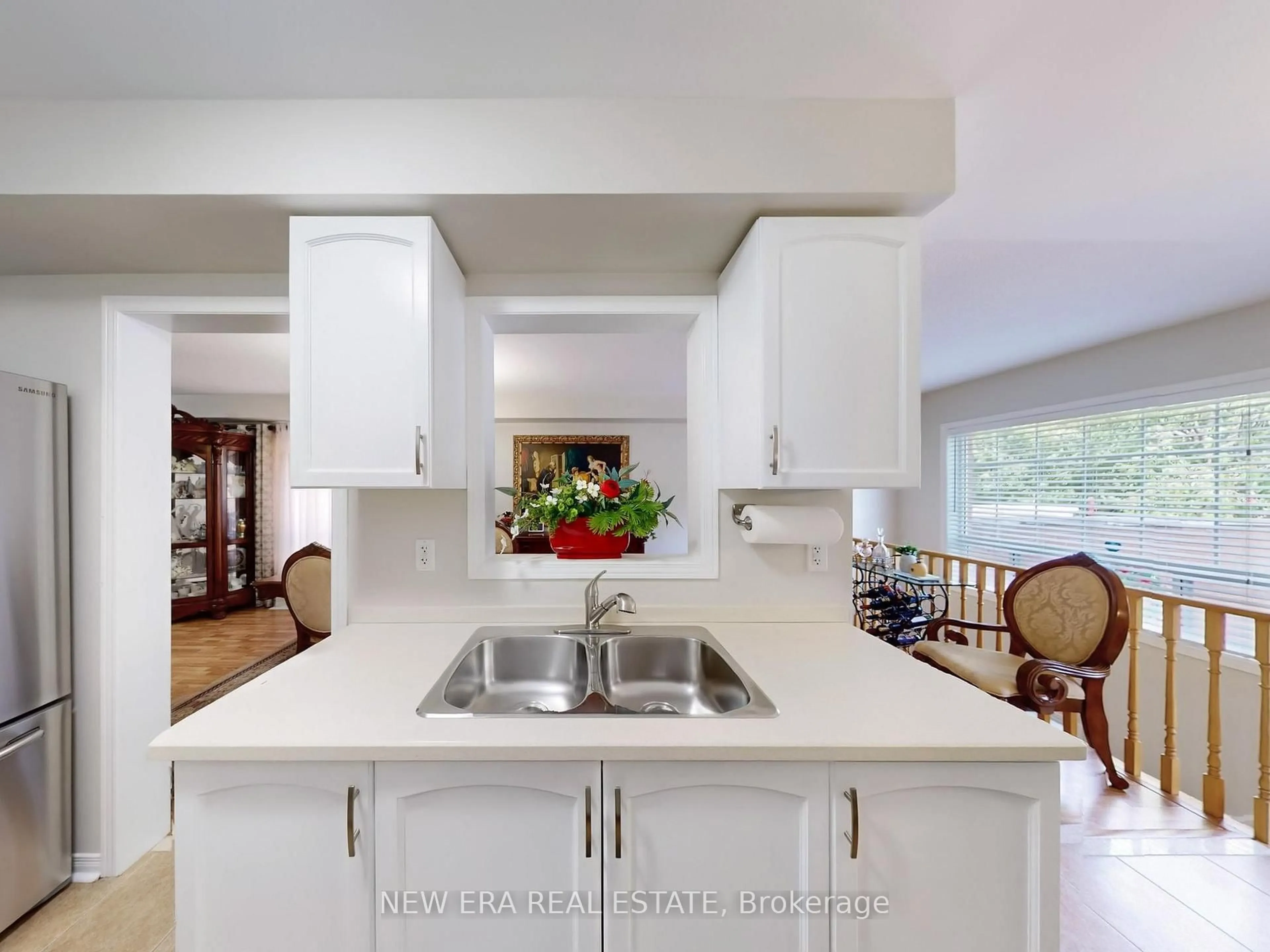 Open concept kitchen, ceramic/tile floor for 7360 Zinnia Pl #16, Mississauga Ontario L5W 2A1