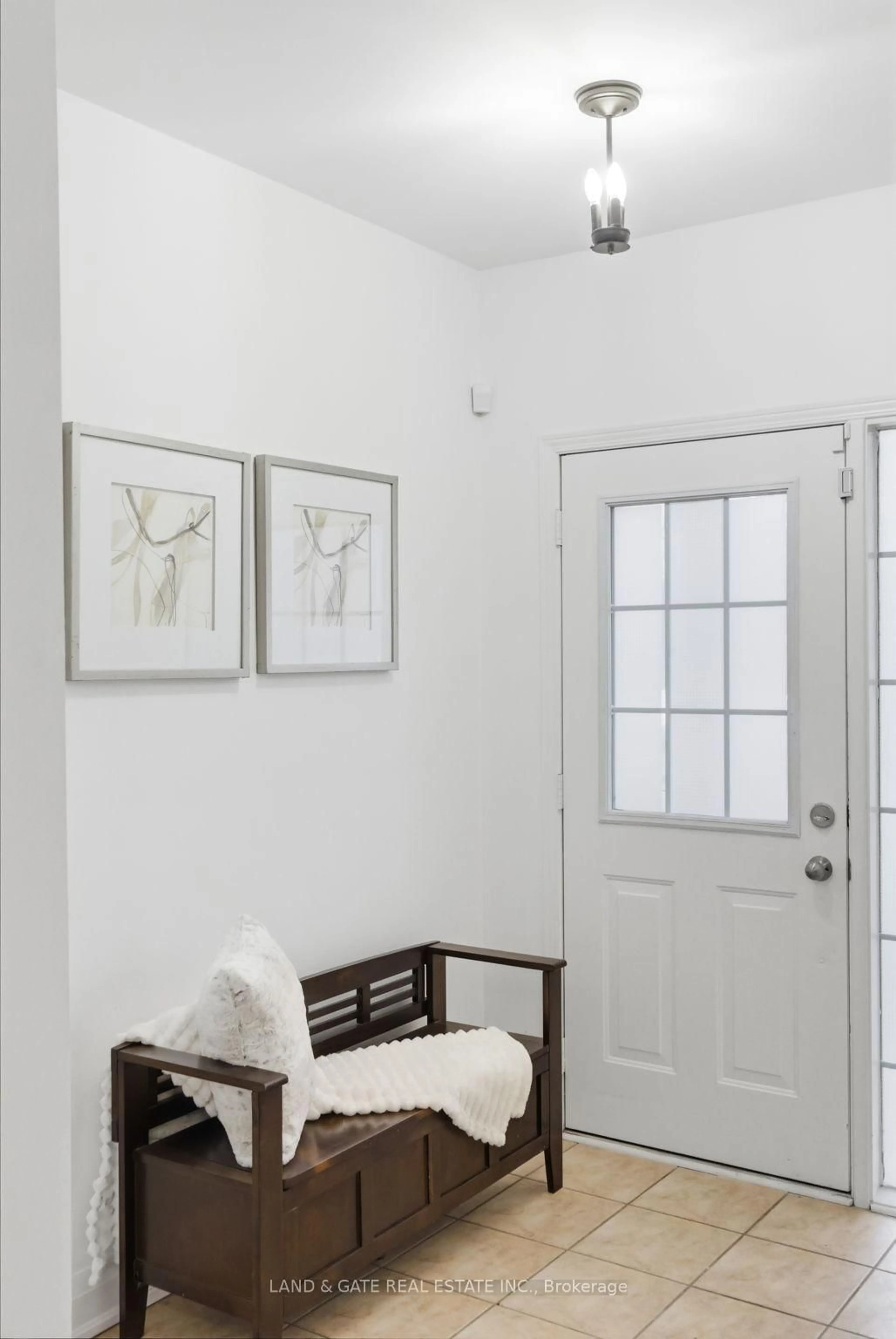 Indoor entryway for 1809 Appleby Line, Burlington Ontario L7L 7L6
