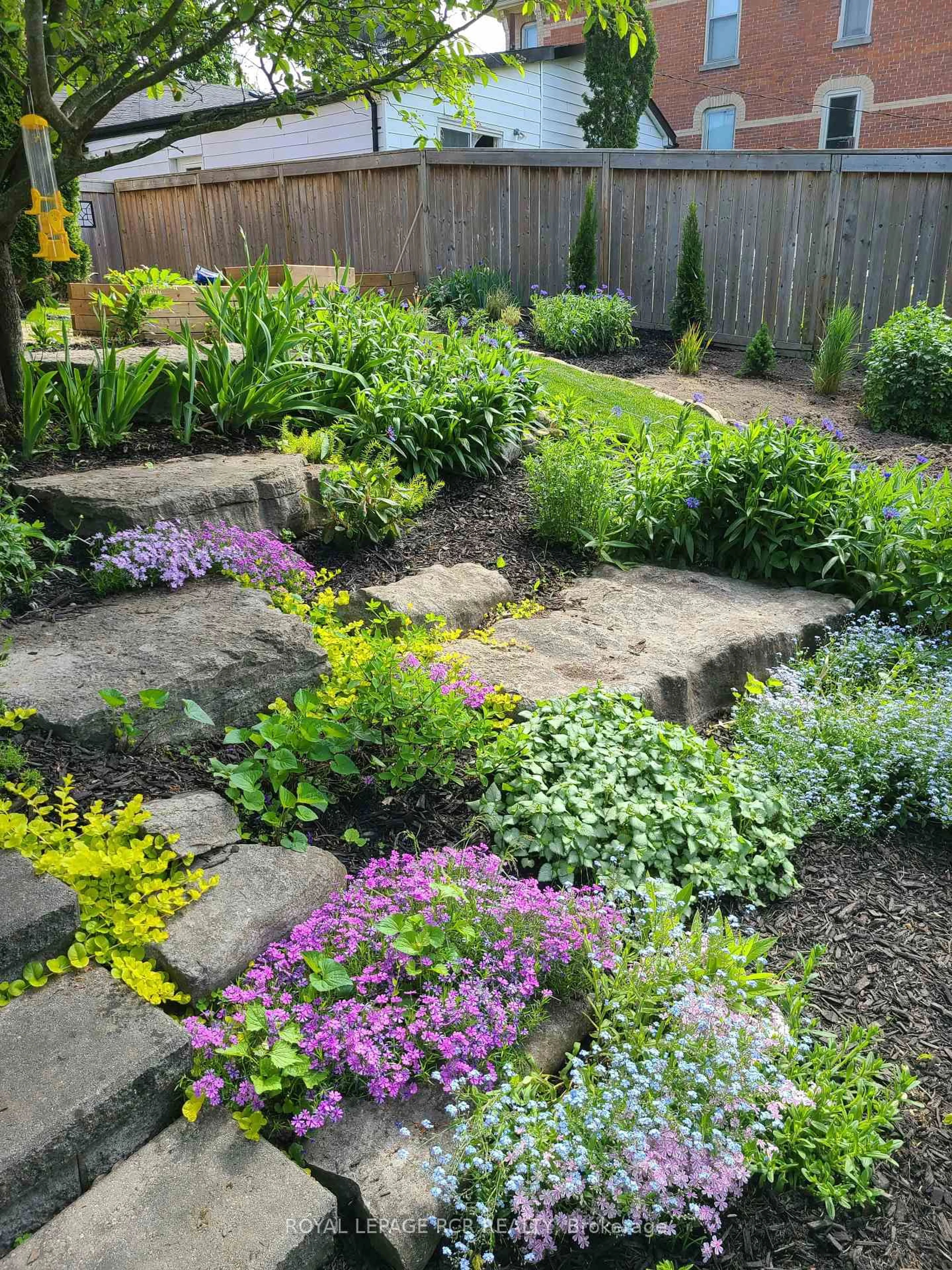 Patio, street for 17 First Ave, Orangeville Ontario L9W 1H7