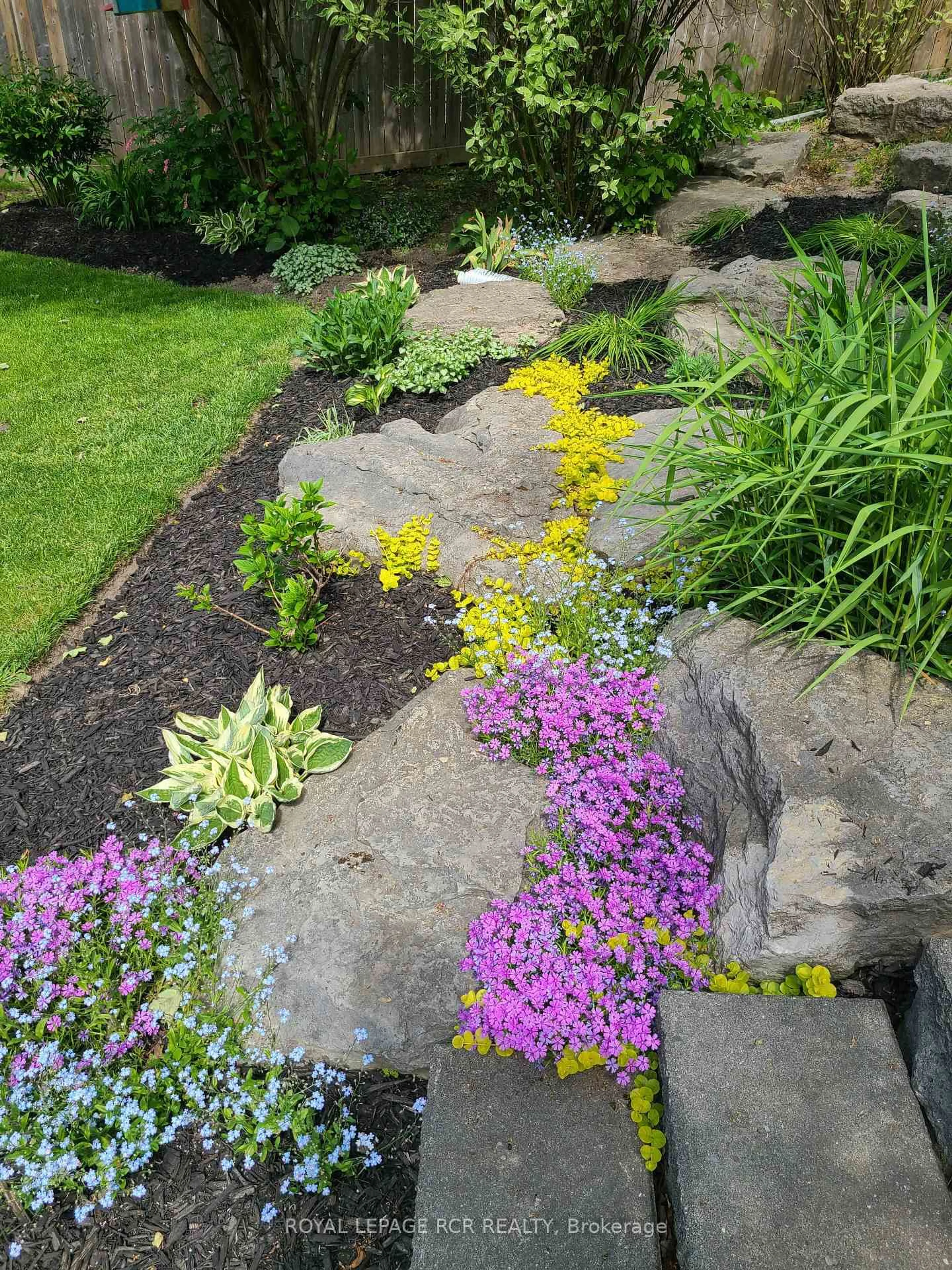 Patio, street for 17 First Ave, Orangeville Ontario L9W 1H7