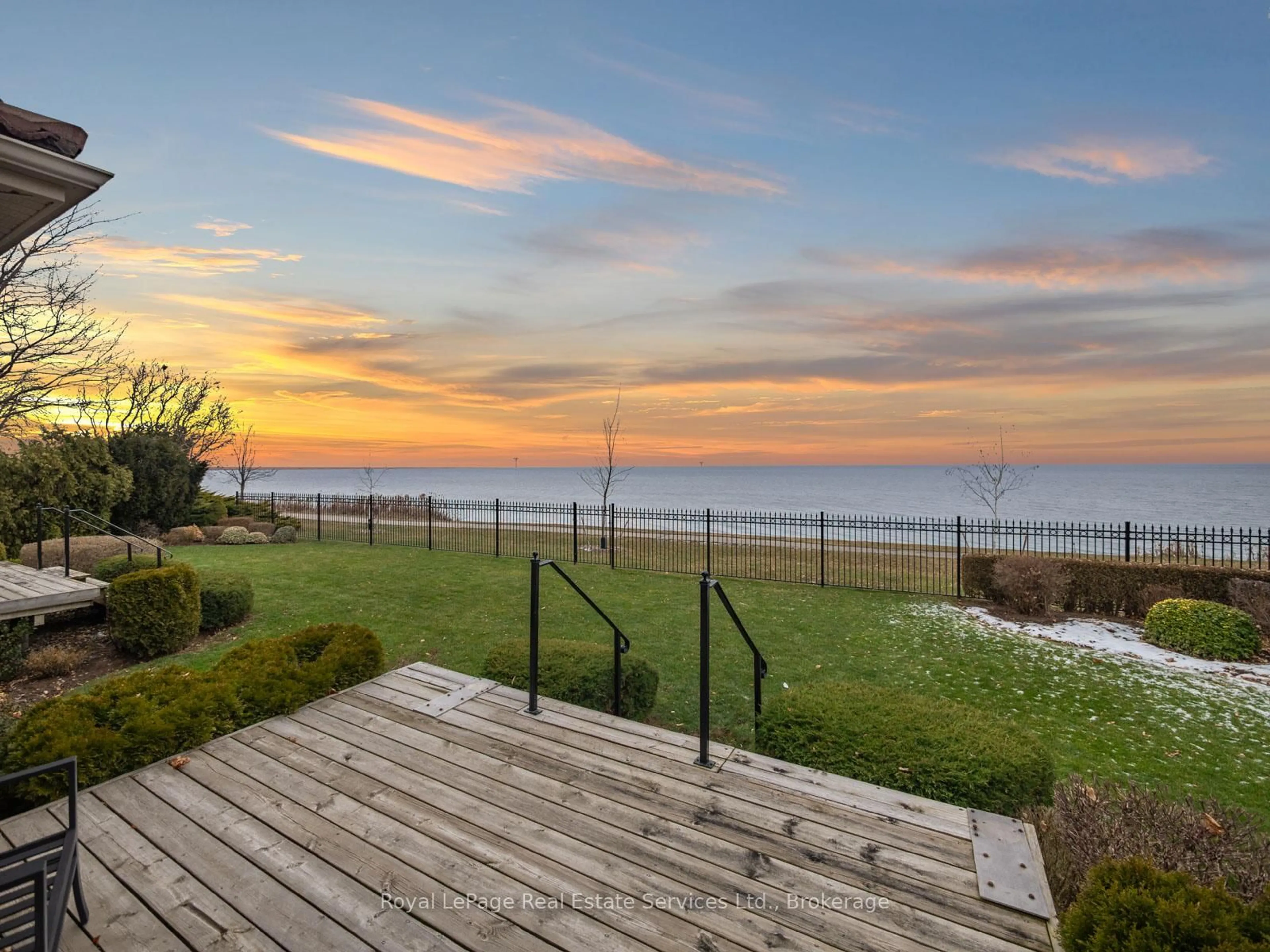 Patio, water/lake/river/ocean view for 3286 Shelburne Pl, Oakville Ontario L6L 5V9