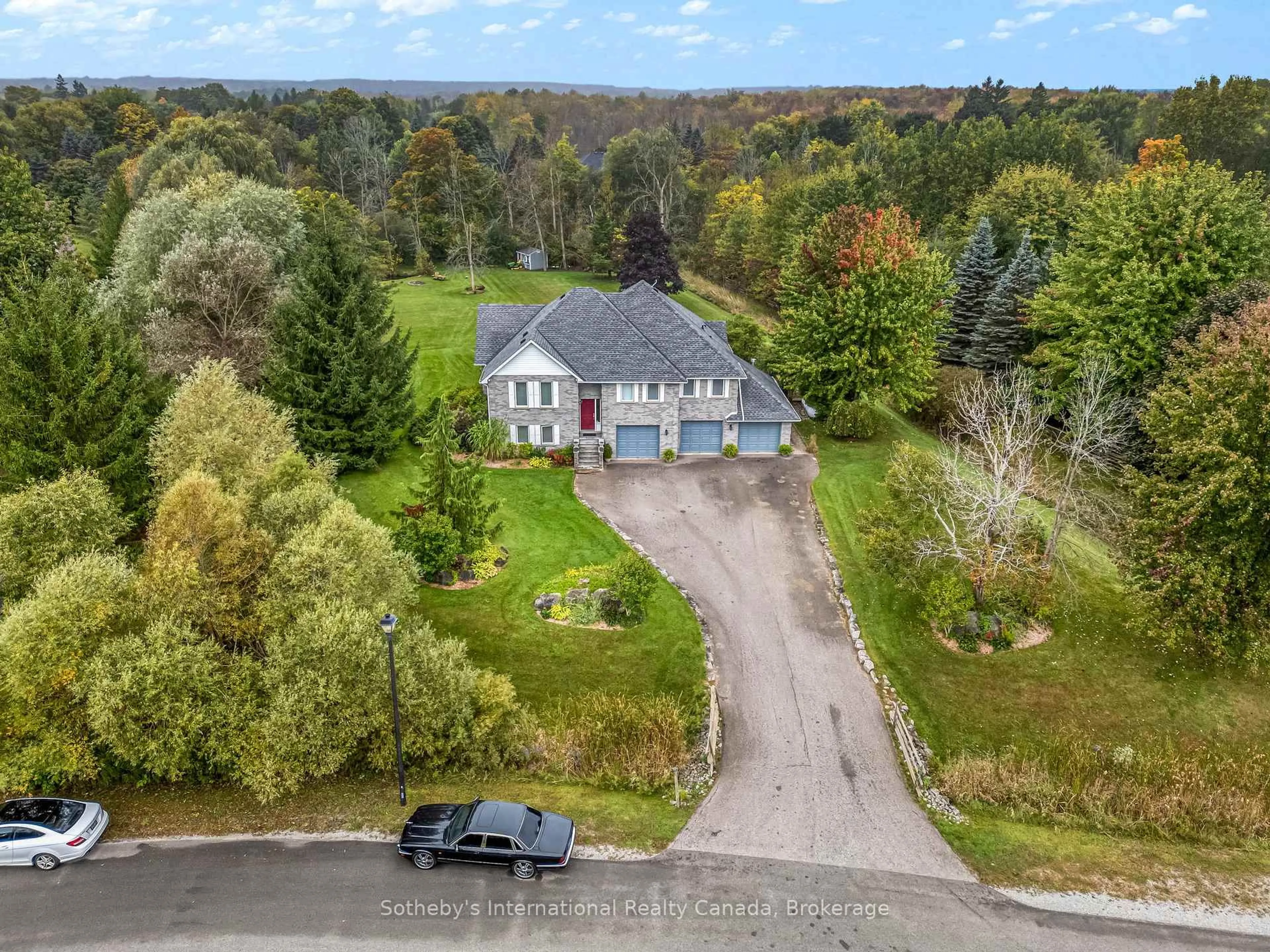 A pic from outside/outdoor area/front of a property/back of a property/a pic from drone, street for 2091 Country Lane Crt, Milton Ontario L0P 1J0