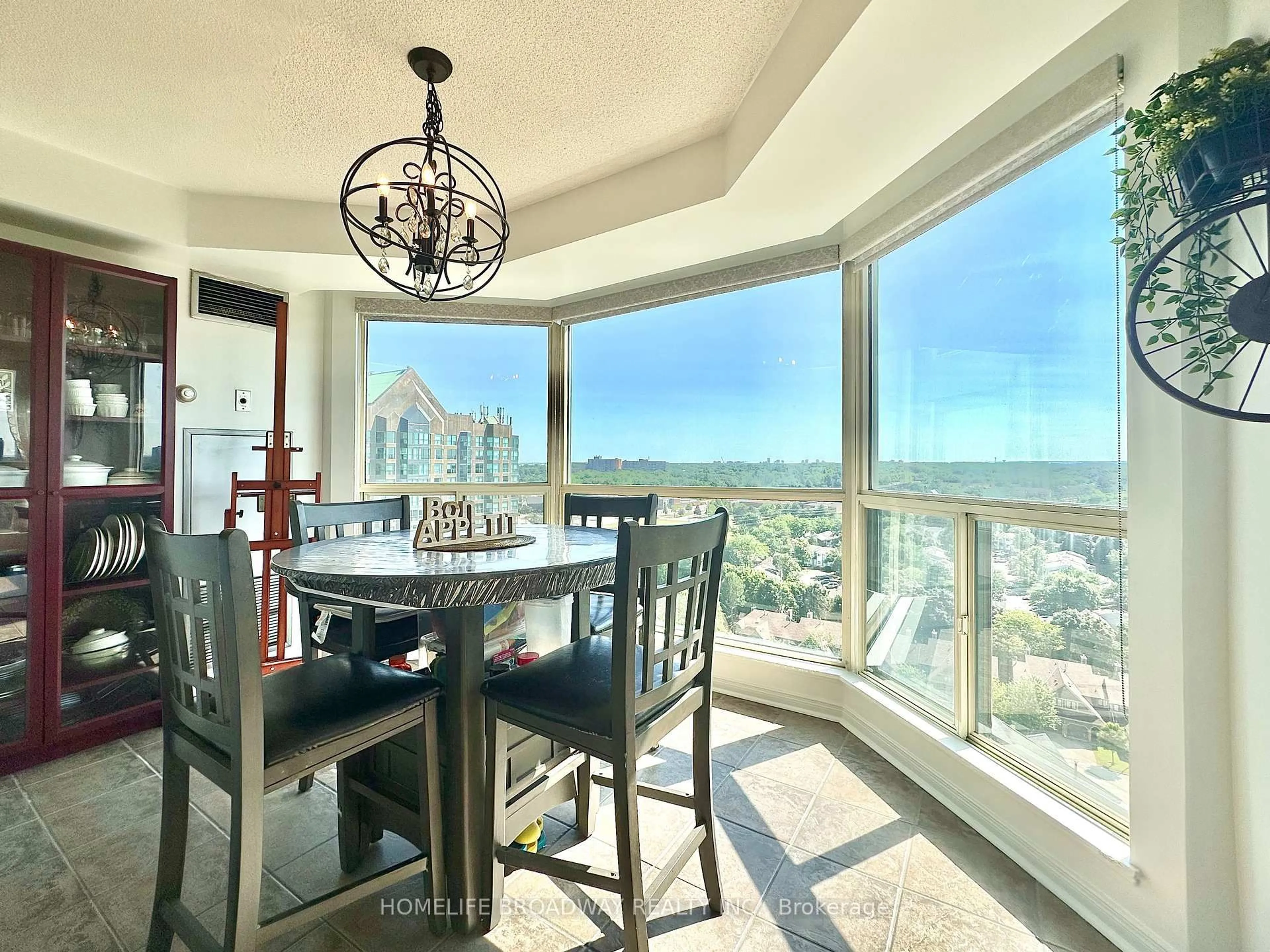 Dining room, ceramic/tile floor for 2155 Burnhamthorpe Rd #1709, Mississauga Ontario L5L 5P4