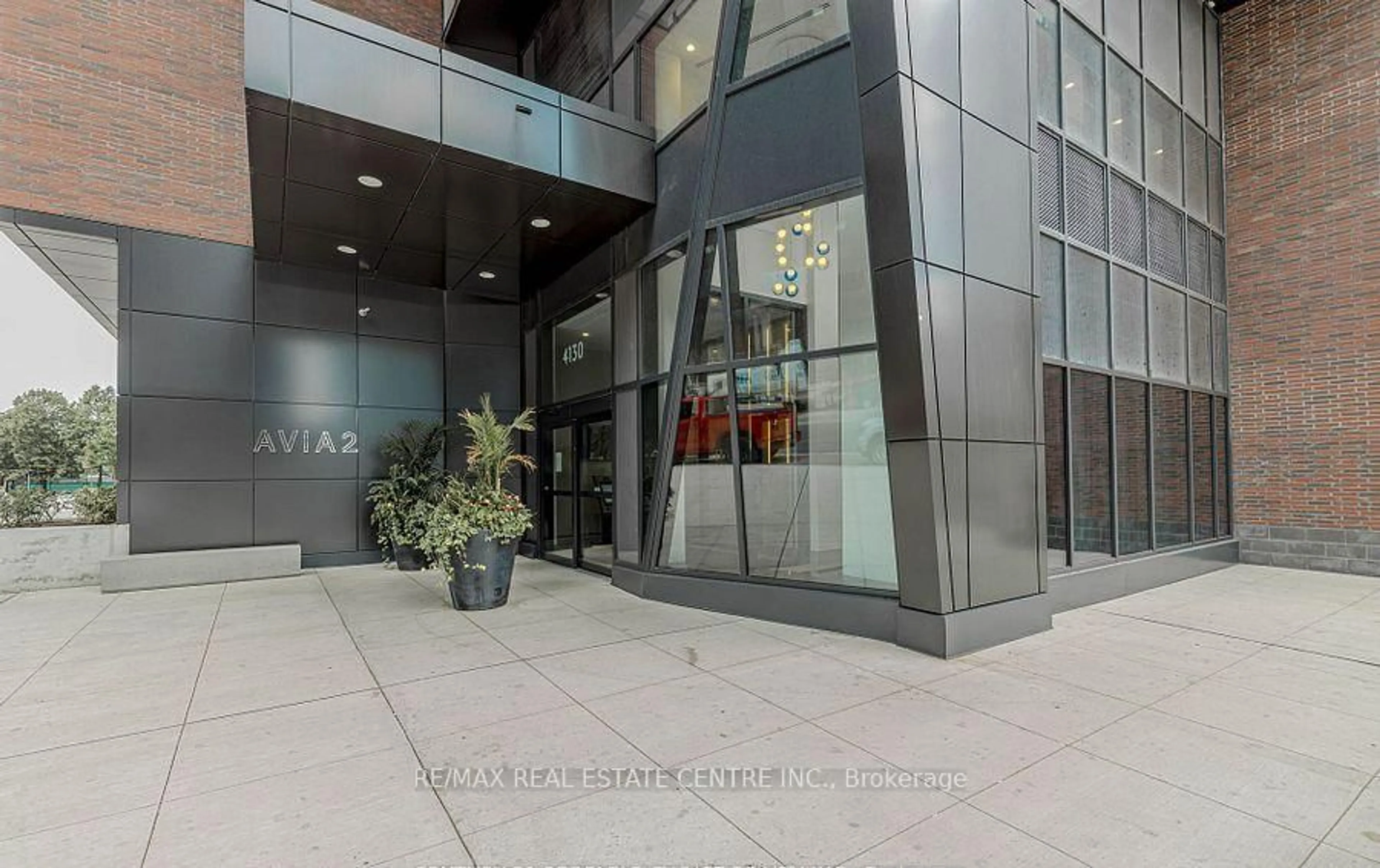 Indoor foyer for 4130 Parkside Village Dr #1402, Mississauga Ontario L5B 3M8