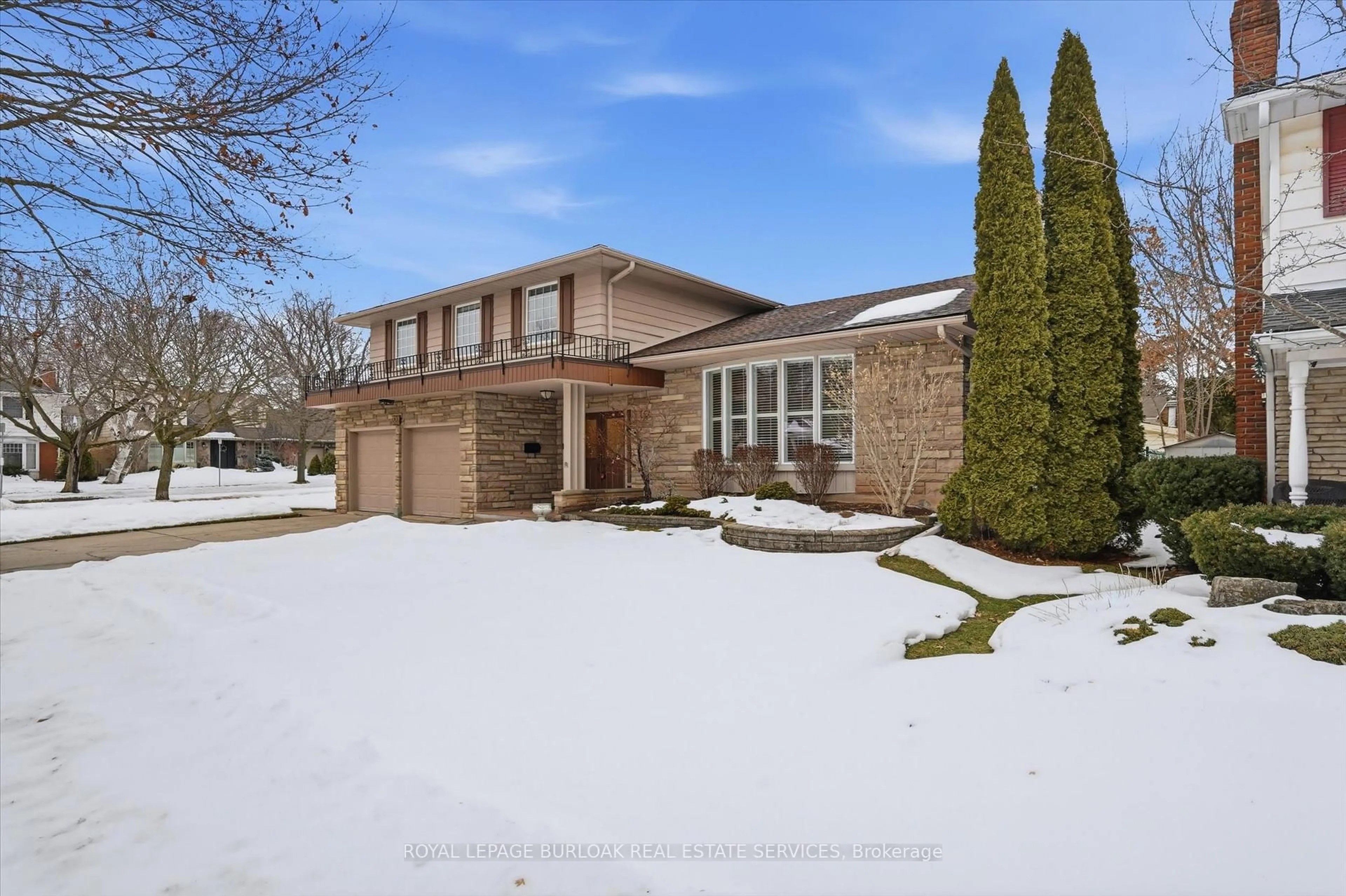 Home with brick exterior material, street for 311 Glen Afton Dr, Burlington Ontario L7L 1G8