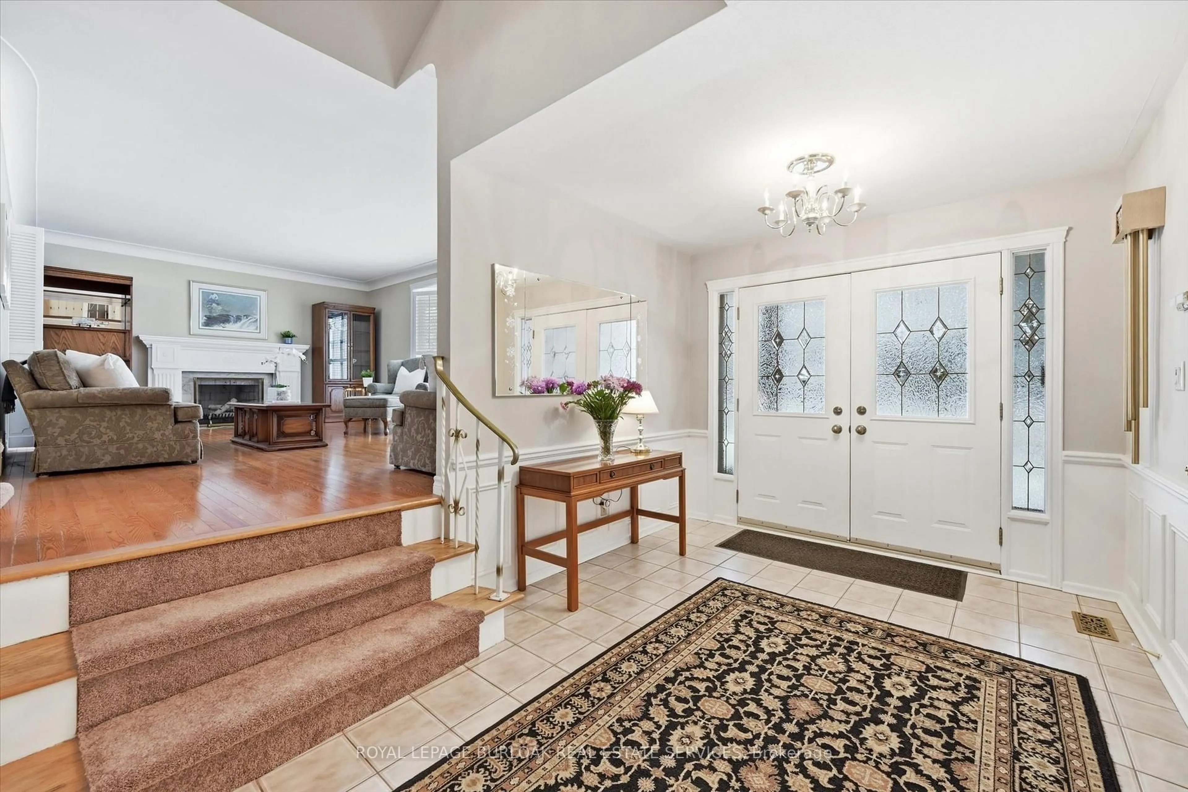 Indoor foyer for 311 Glen Afton Dr, Burlington Ontario L7L 1G8