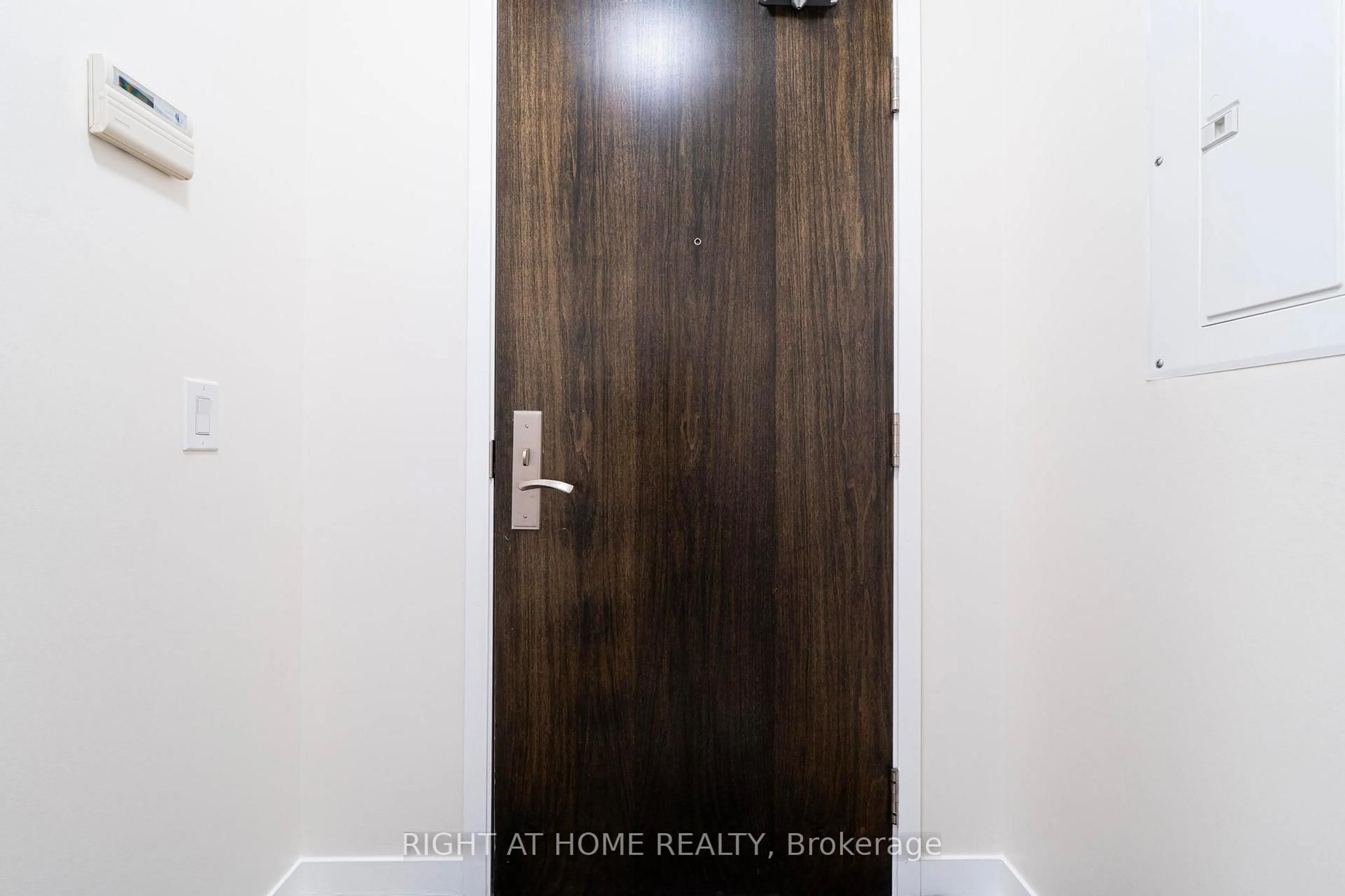 Indoor entryway for 840 Queens Plate Dr #1402, Toronto Ontario M9W 0E7