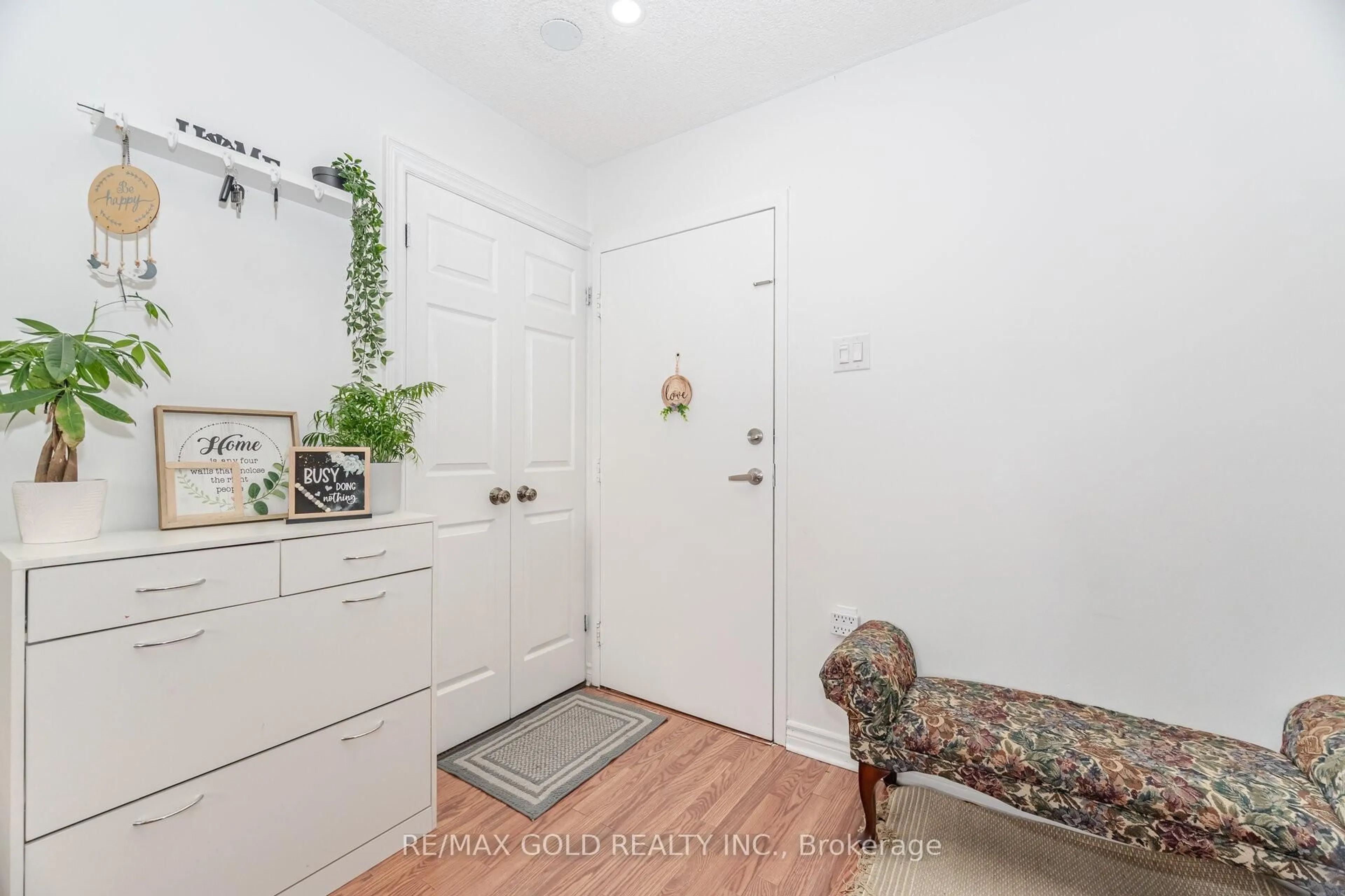 Indoor entryway for 1615 Bloor St #1203, Mississauga Ontario L4X 1S2