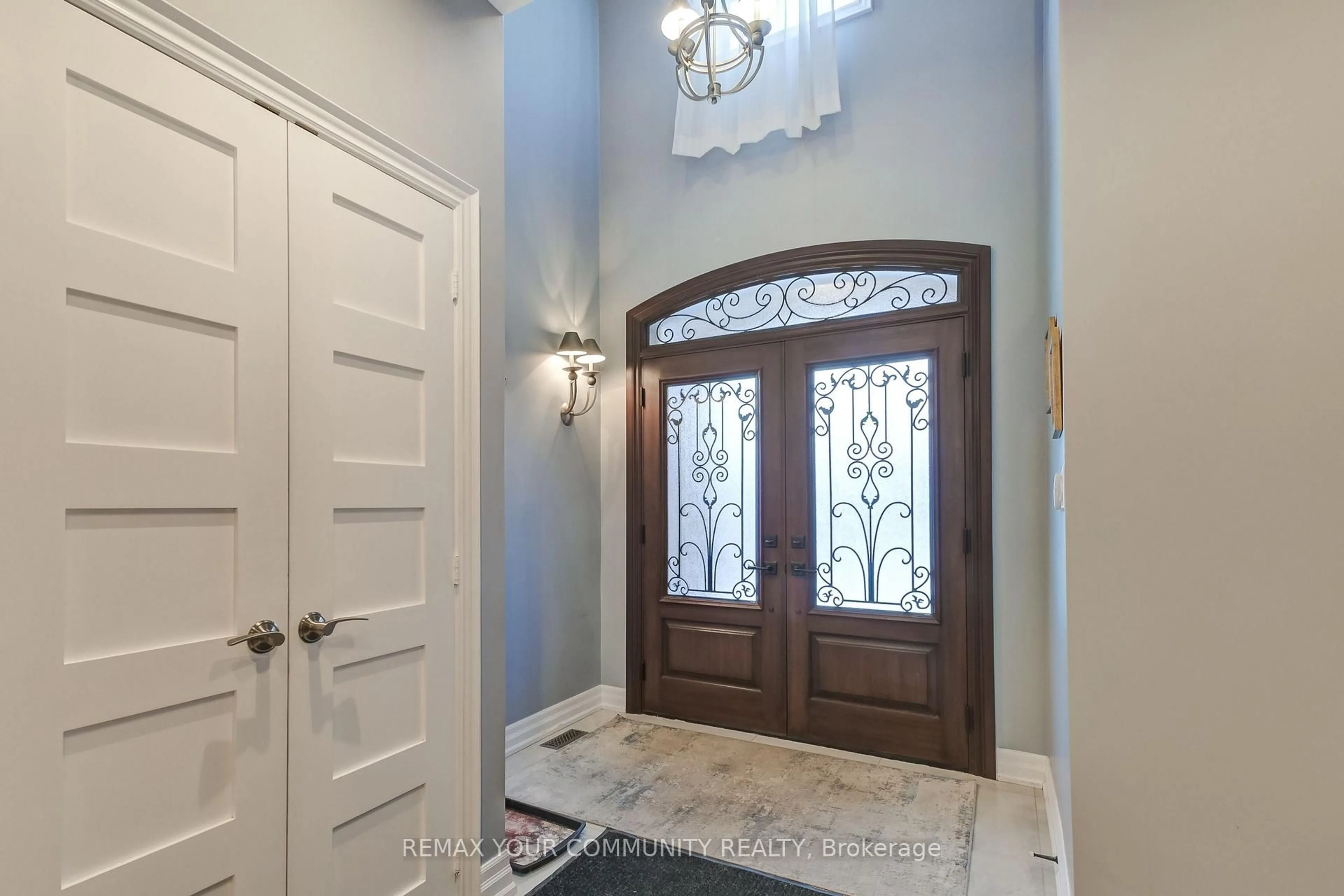 Indoor entryway for 88 Castelli Crt, Caledon Ontario L7E 2T8