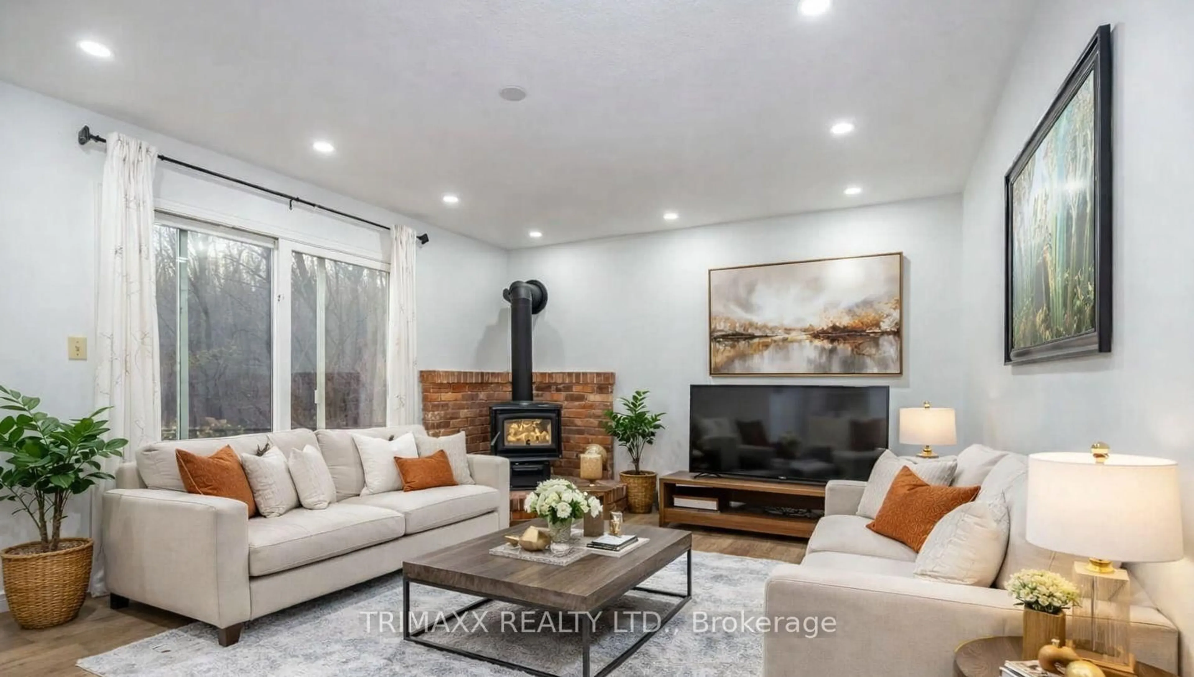 Living room with furniture, unknown for 16668 Humber station Rd, Caledon Ontario L7E 0Z1