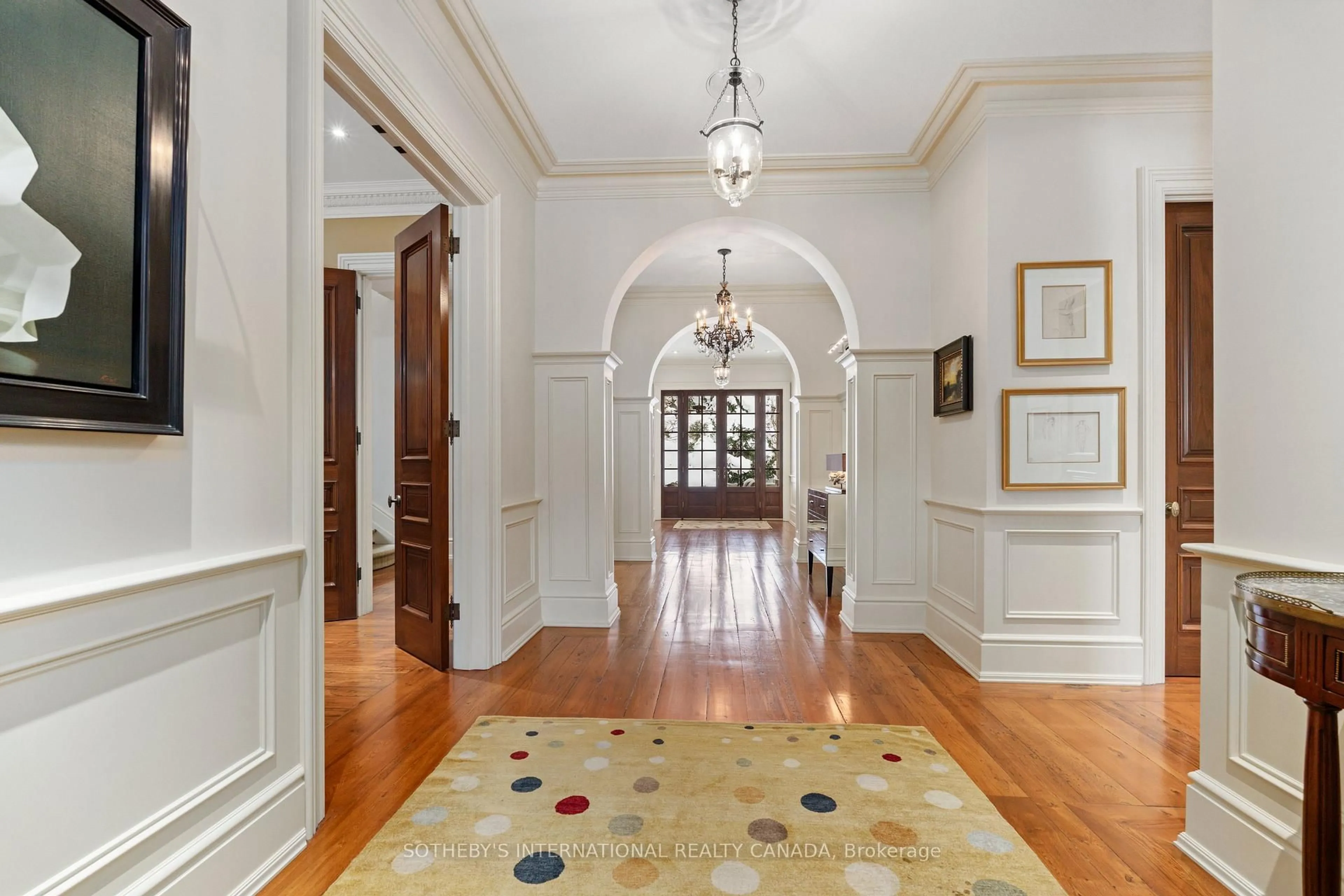 Indoor foyer for 26 Dacre Cres, Toronto Ontario M6S 2W1