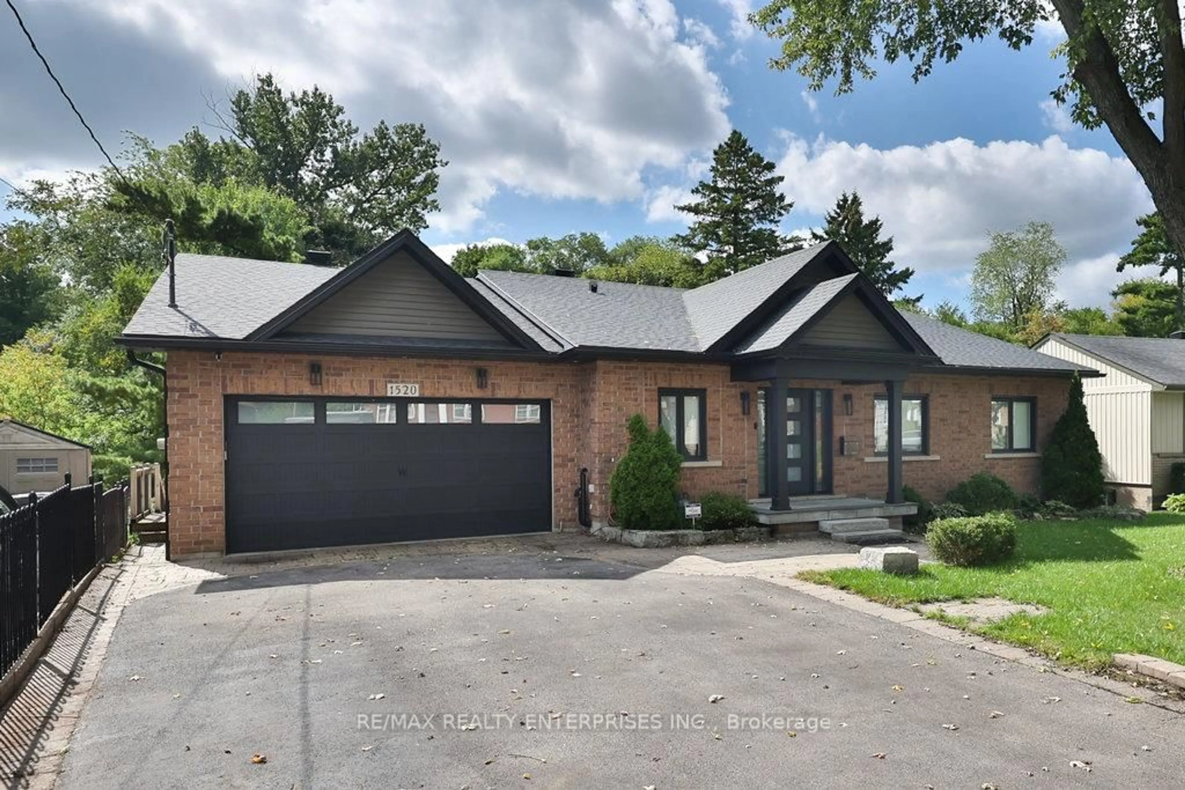 Home with brick exterior material, street for 1520 Drymen Cres, Mississauga Ontario L5G 2P2