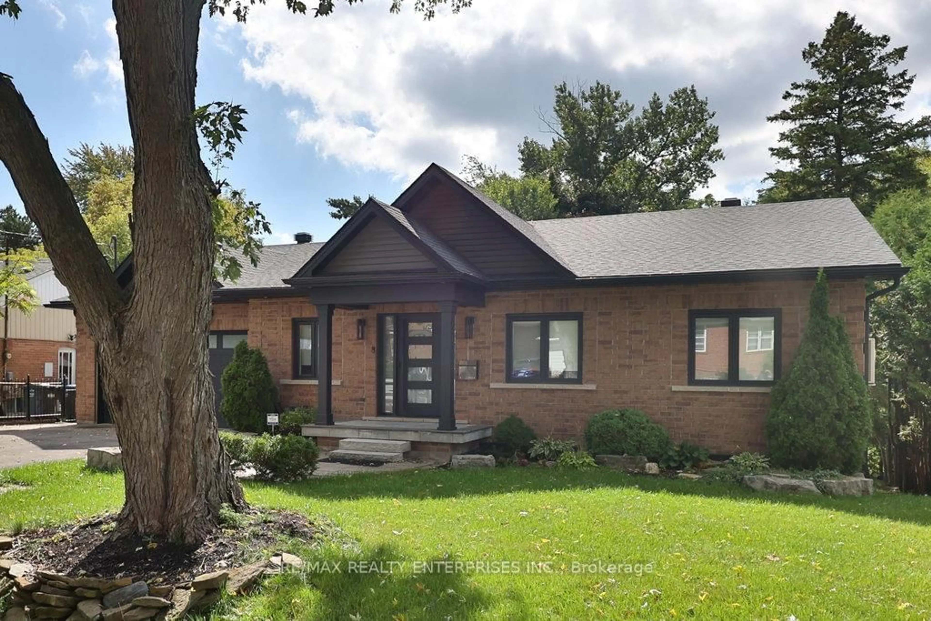 Home with brick exterior material, street for 1520 Drymen Cres, Mississauga Ontario L5G 2P2