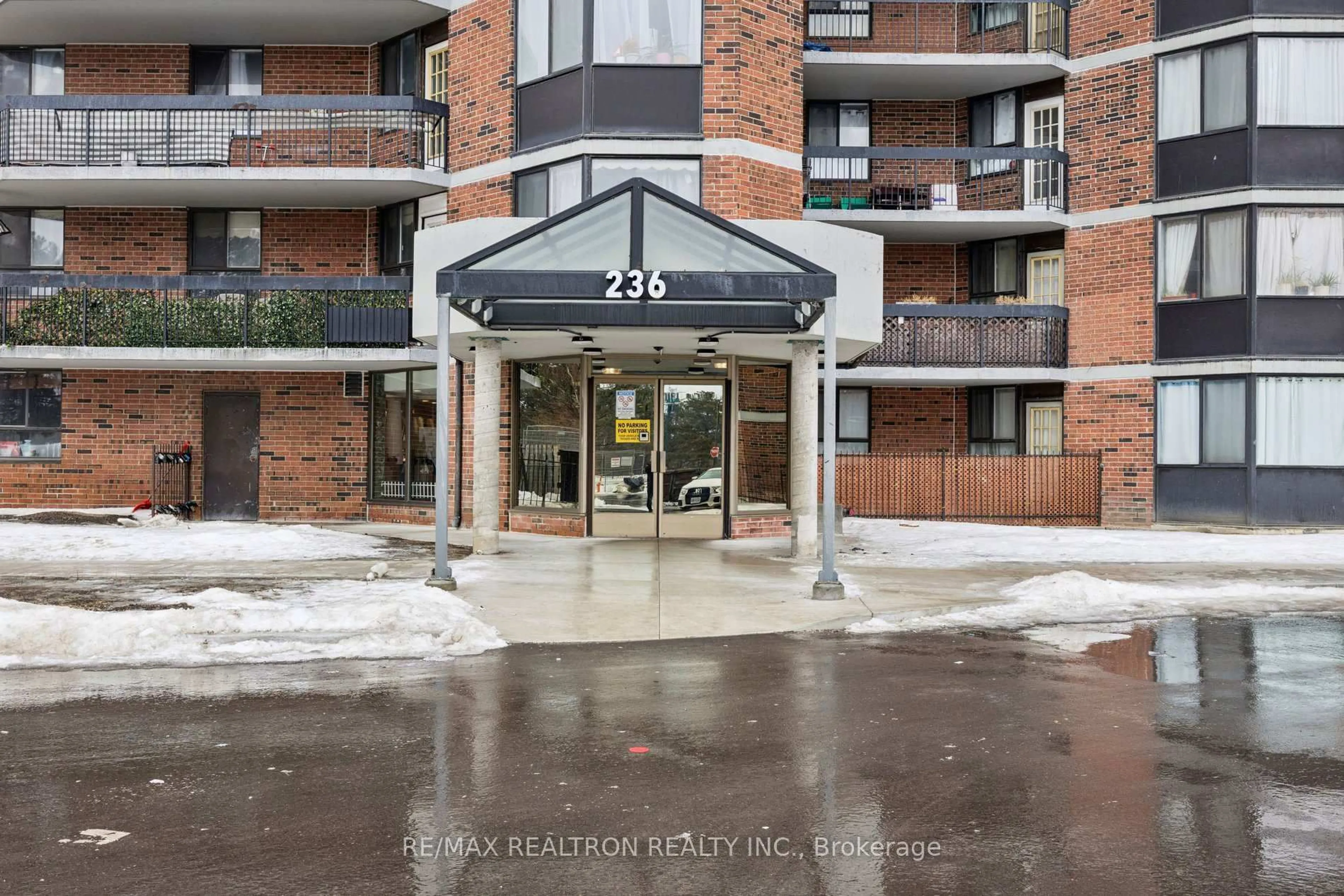 Indoor foyer for 236 Albion Rd #903, Toronto Ontario M9W 6A6