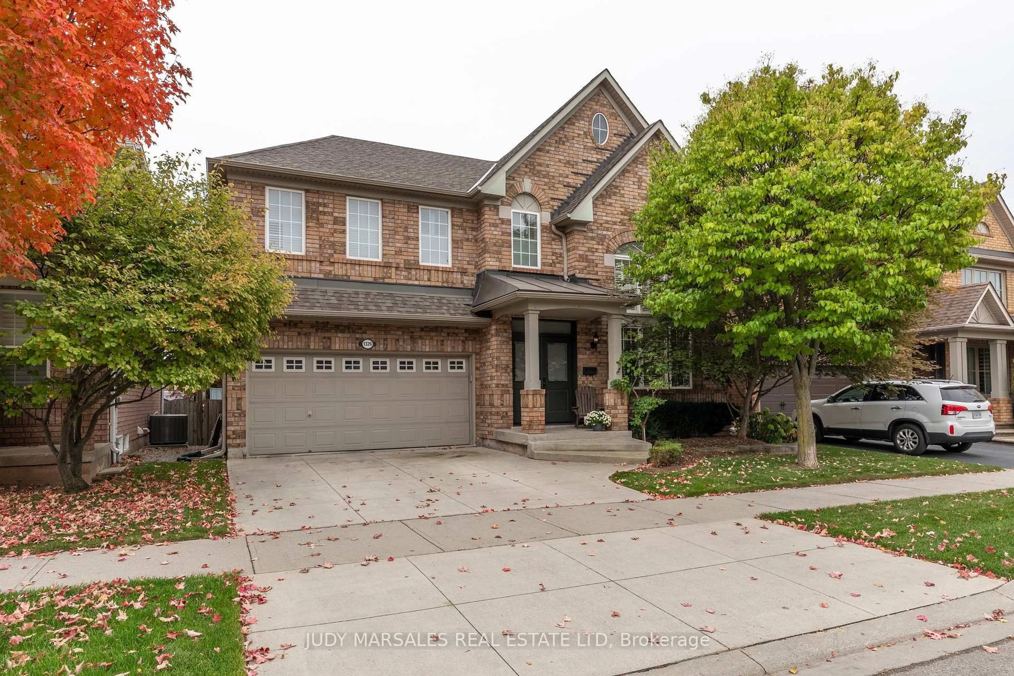 Home with brick exterior material, street for 1326 Pepperbush Pl, Oakville Ontario L6M 4B7