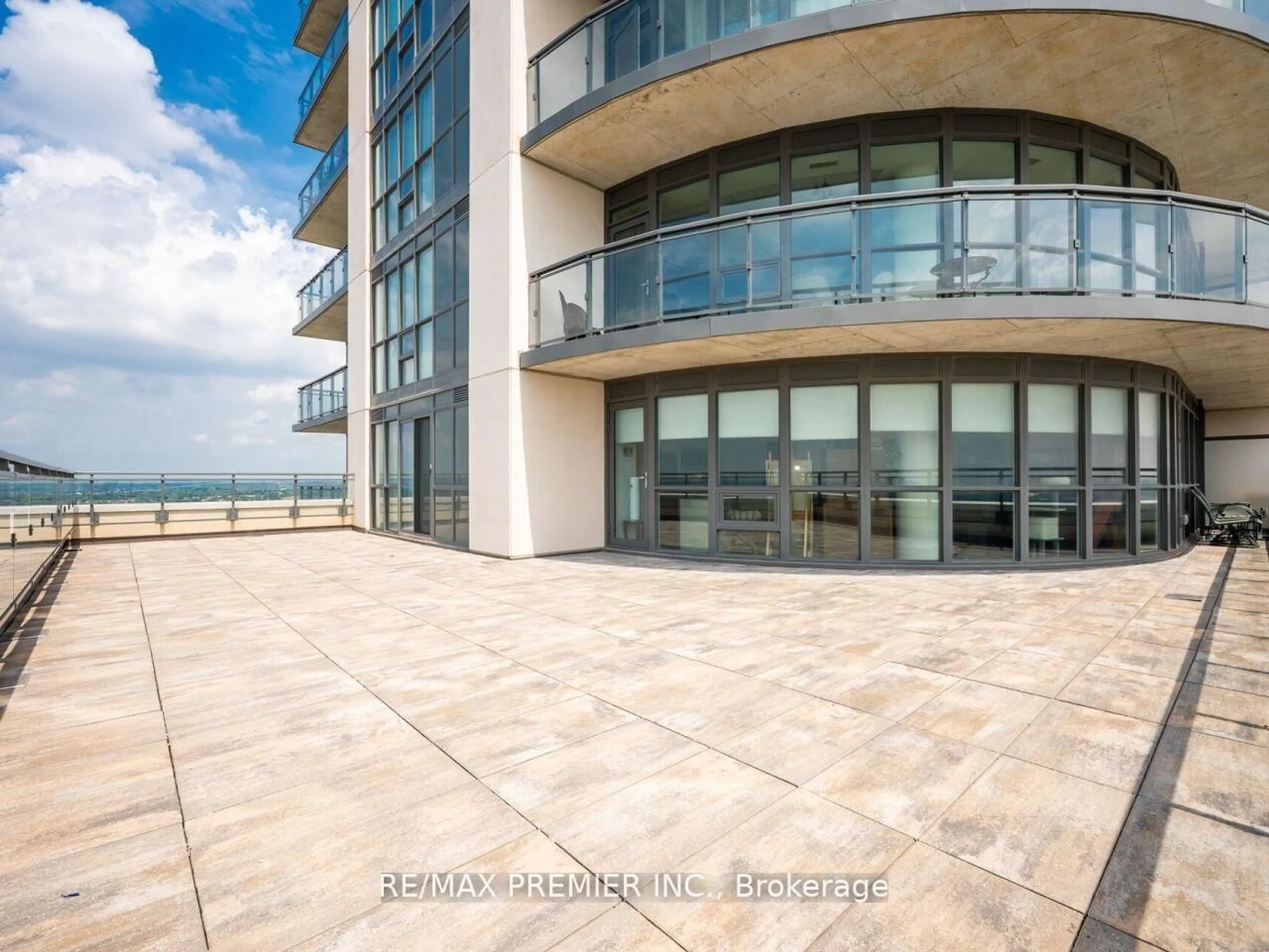 A pic from outside/outdoor area/front of a property/back of a property/a pic from drone, unknown for 15 Lynch St #1805, Brampton Ontario L6W 0C7