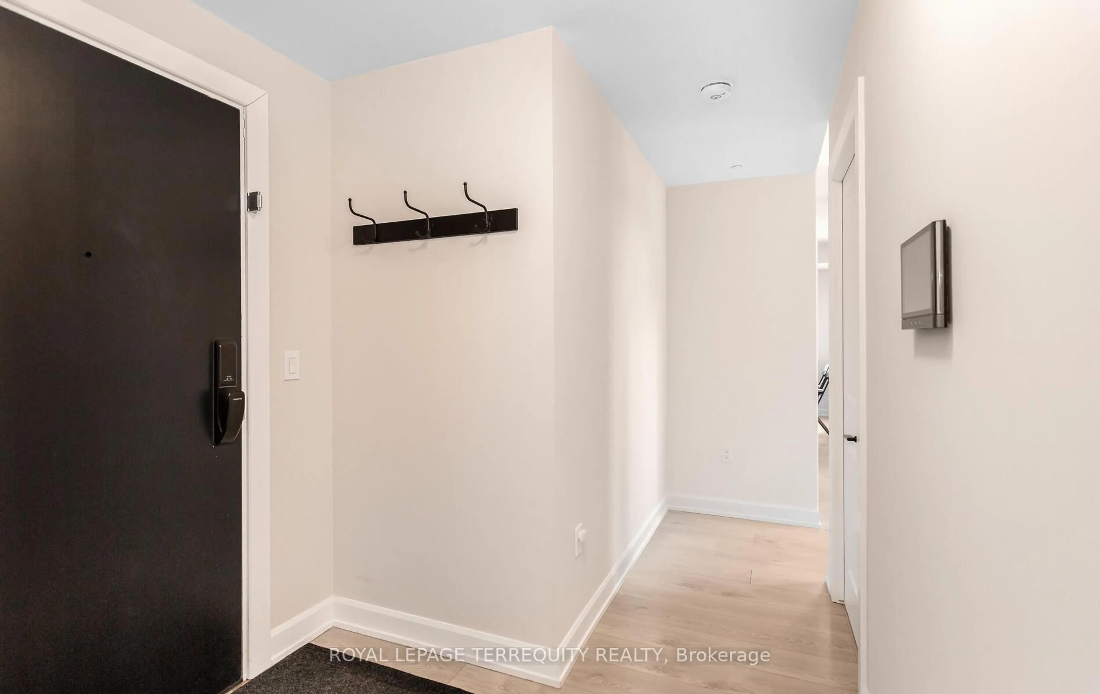 Indoor entryway for 3200 William Coltson Ave #806, Oakville Ontario L6H 7W6