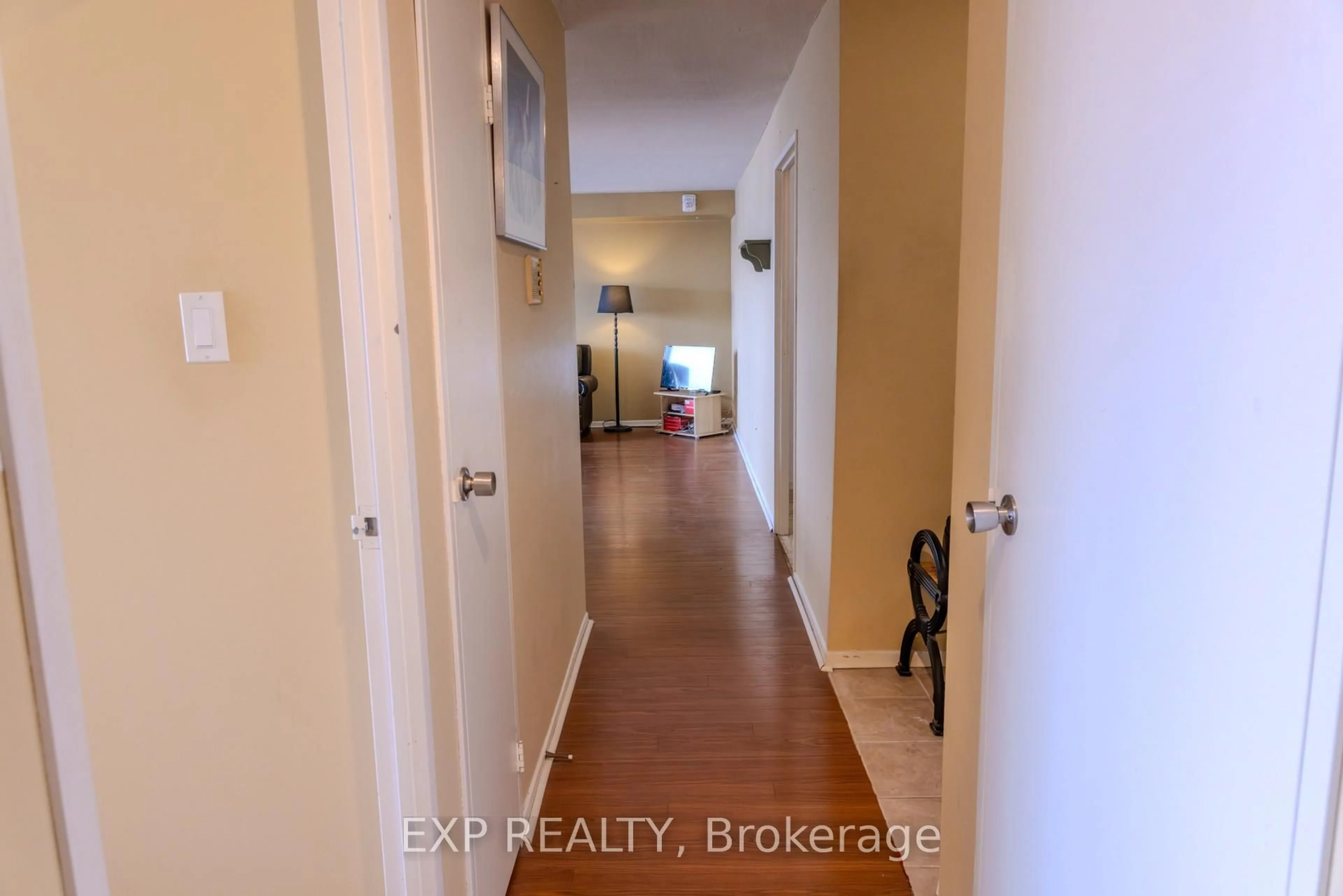 Indoor entryway for 475 The West Mall #608, Toronto Ontario M9C 4Z3