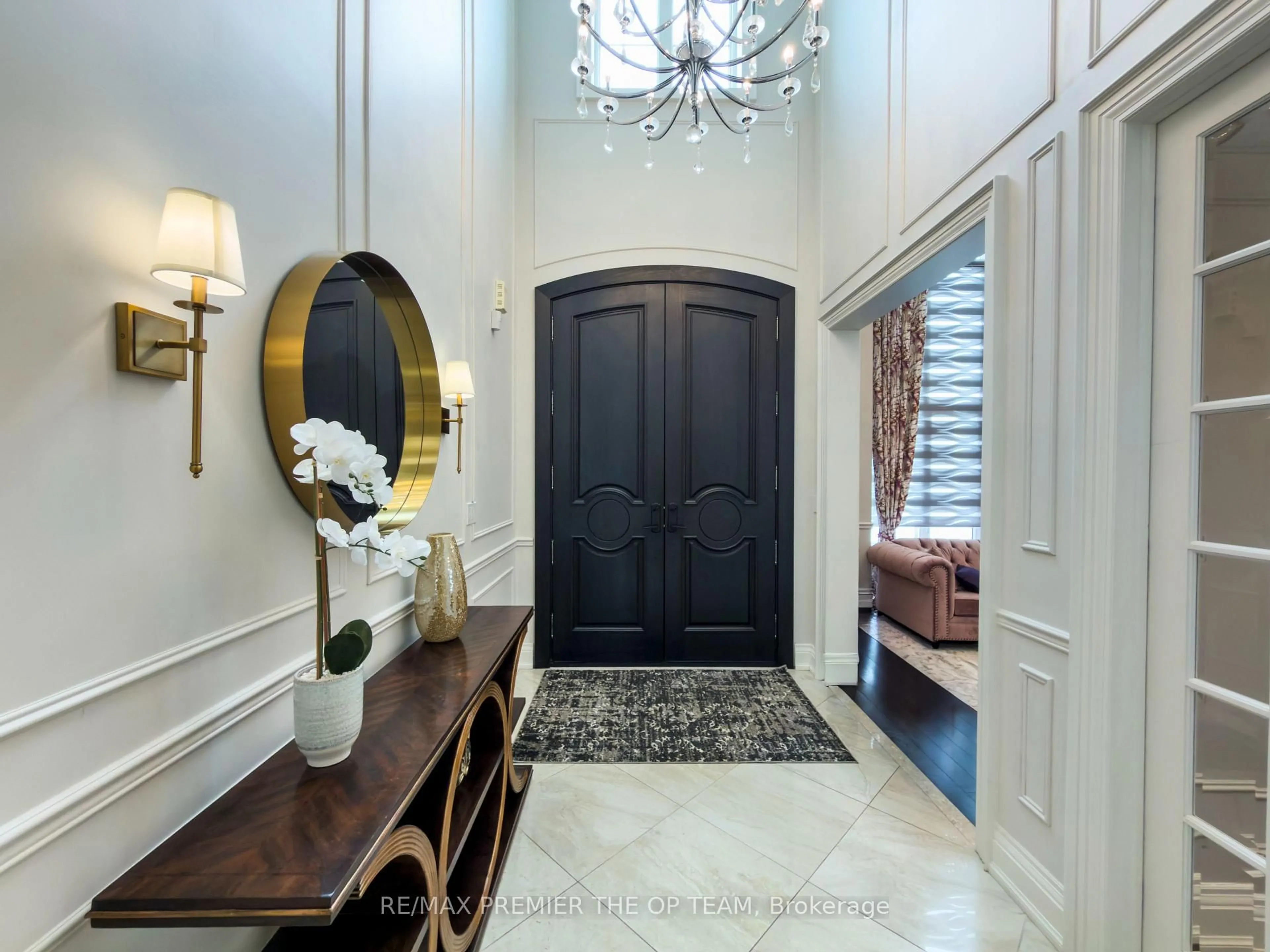 Indoor entryway for 4 John Carroll Dr, Brampton Ontario L6P 4K5