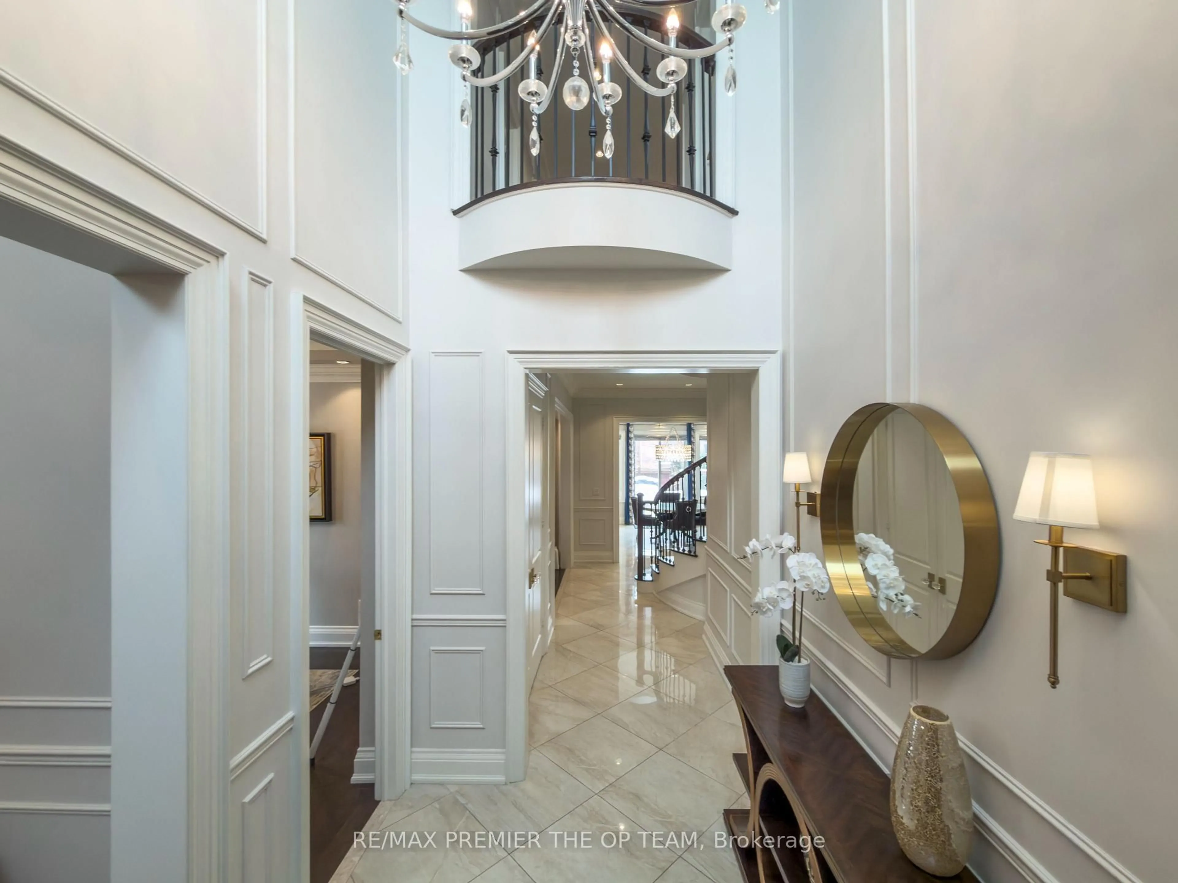 Indoor foyer for 4 John Carroll Dr, Brampton Ontario L6P 4K5