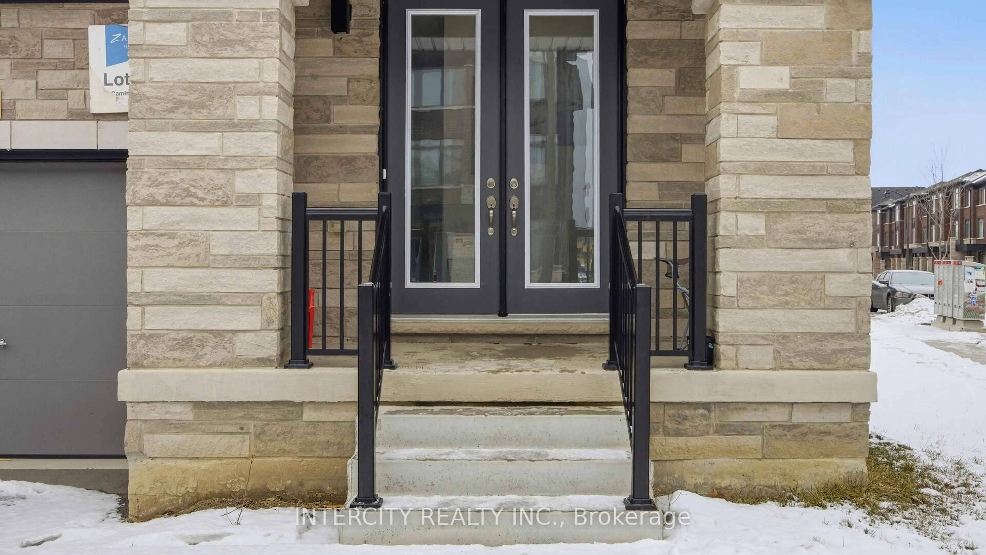 Indoor entryway for 66 Camino Real Dr, Caledon Ontario L7C 4L9