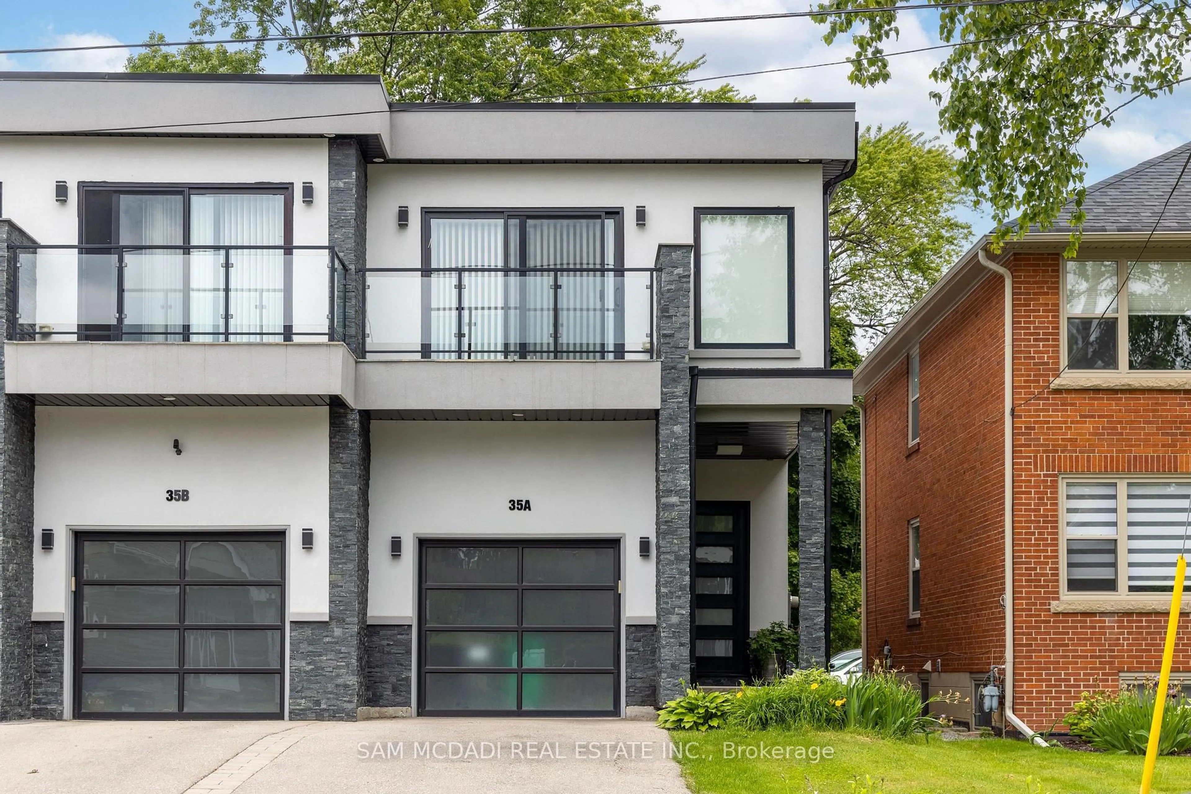 Home with brick exterior material, street for 35A Broadview Ave, Mississauga Ontario L5H 2S8