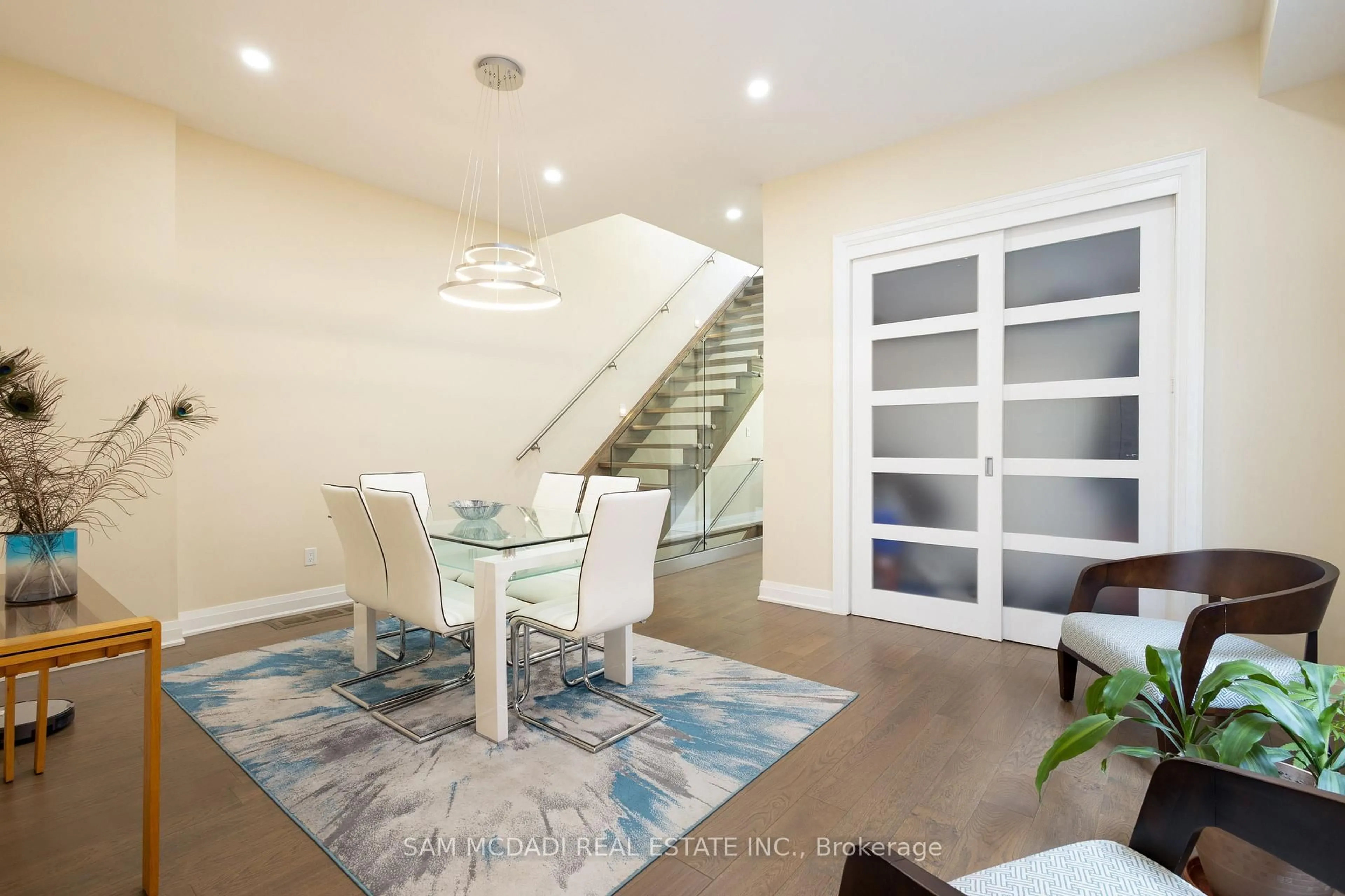 Dining room, unknown for 35A Broadview Ave, Mississauga Ontario L5H 2S8