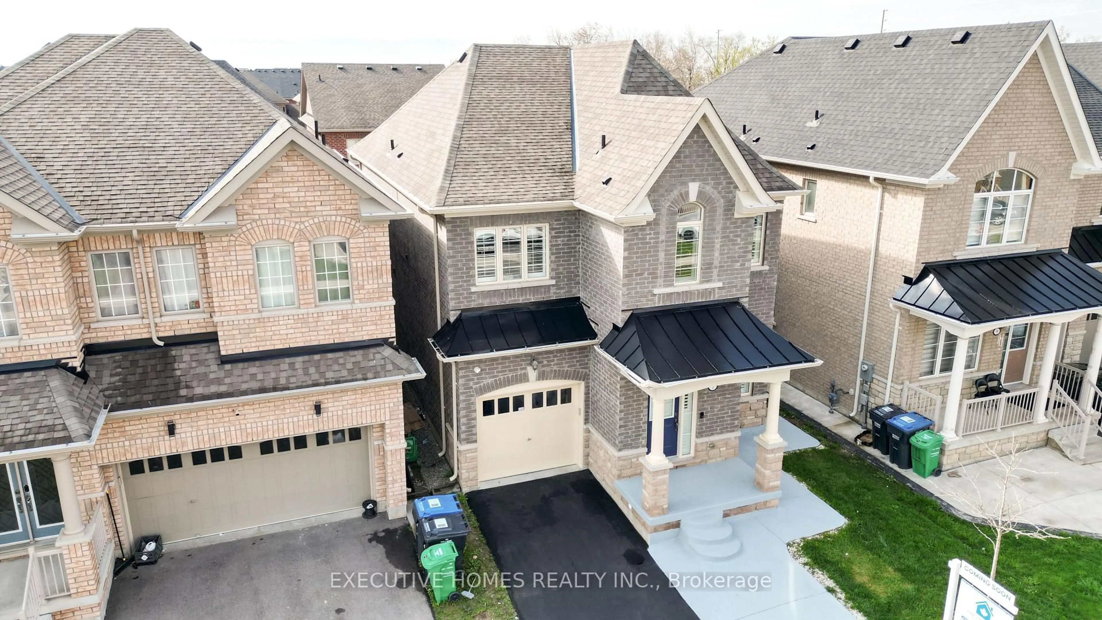 A pic from outside/outdoor area/front of a property/back of a property/a pic from drone, street for 7 Spokanne St, Brampton Ontario L6R 4A2