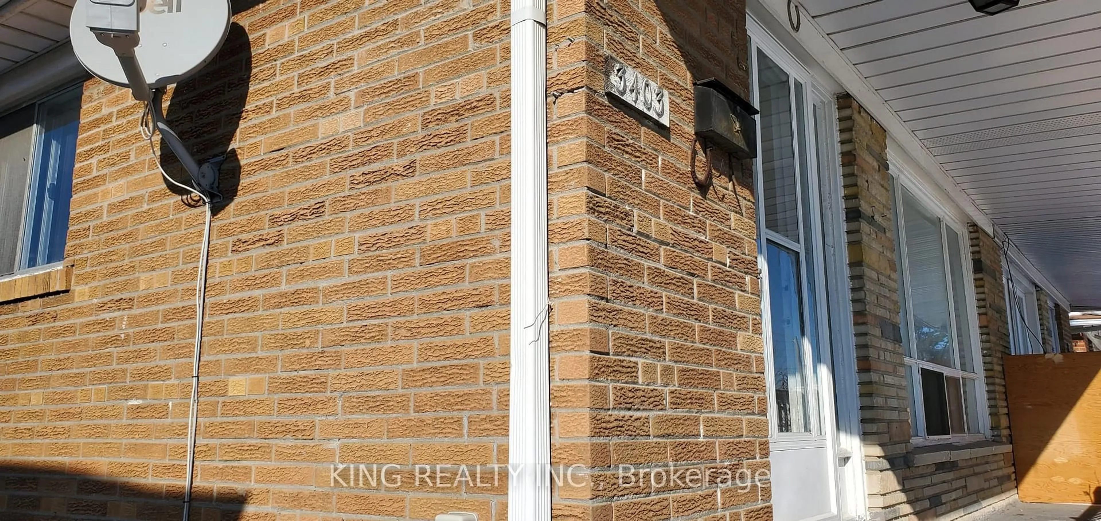 Home with brick exterior material, building for 3403 Jolliffe Ave, Mississauga Ontario L4T 1V6