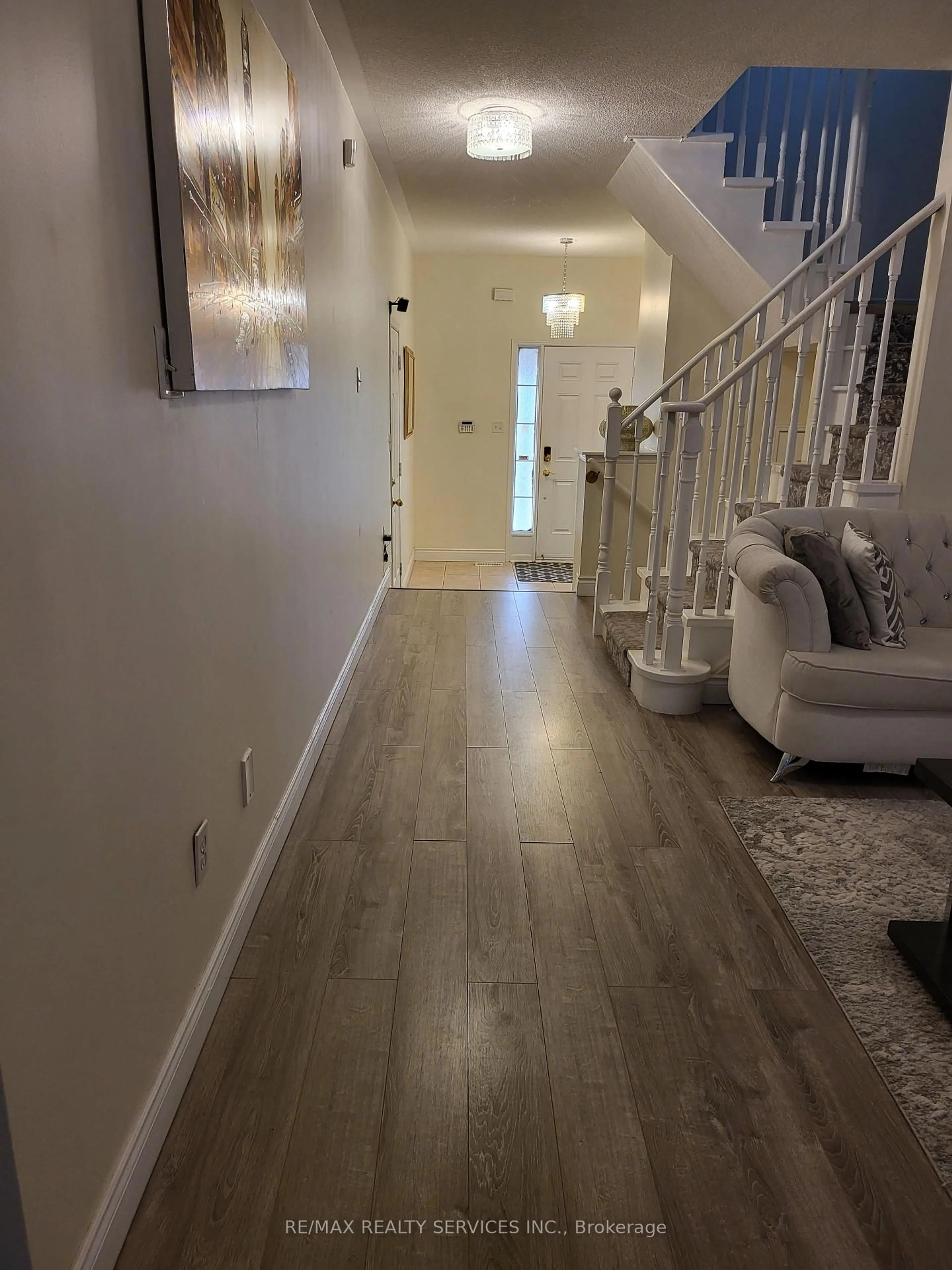 Indoor entryway for 19 Albery Rd, Brampton Ontario L7A 0K7