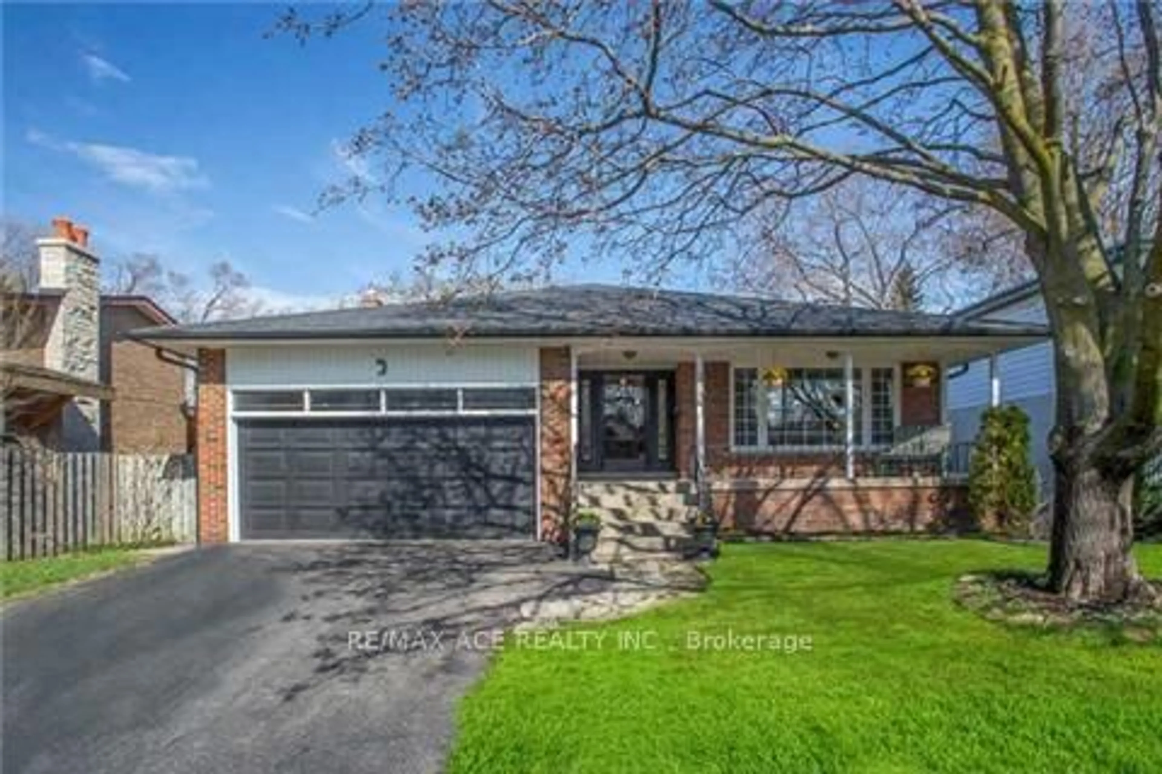 Home with brick exterior material, street for 1719 Valentine Gdns, Mississauga Ontario L5J 1H4