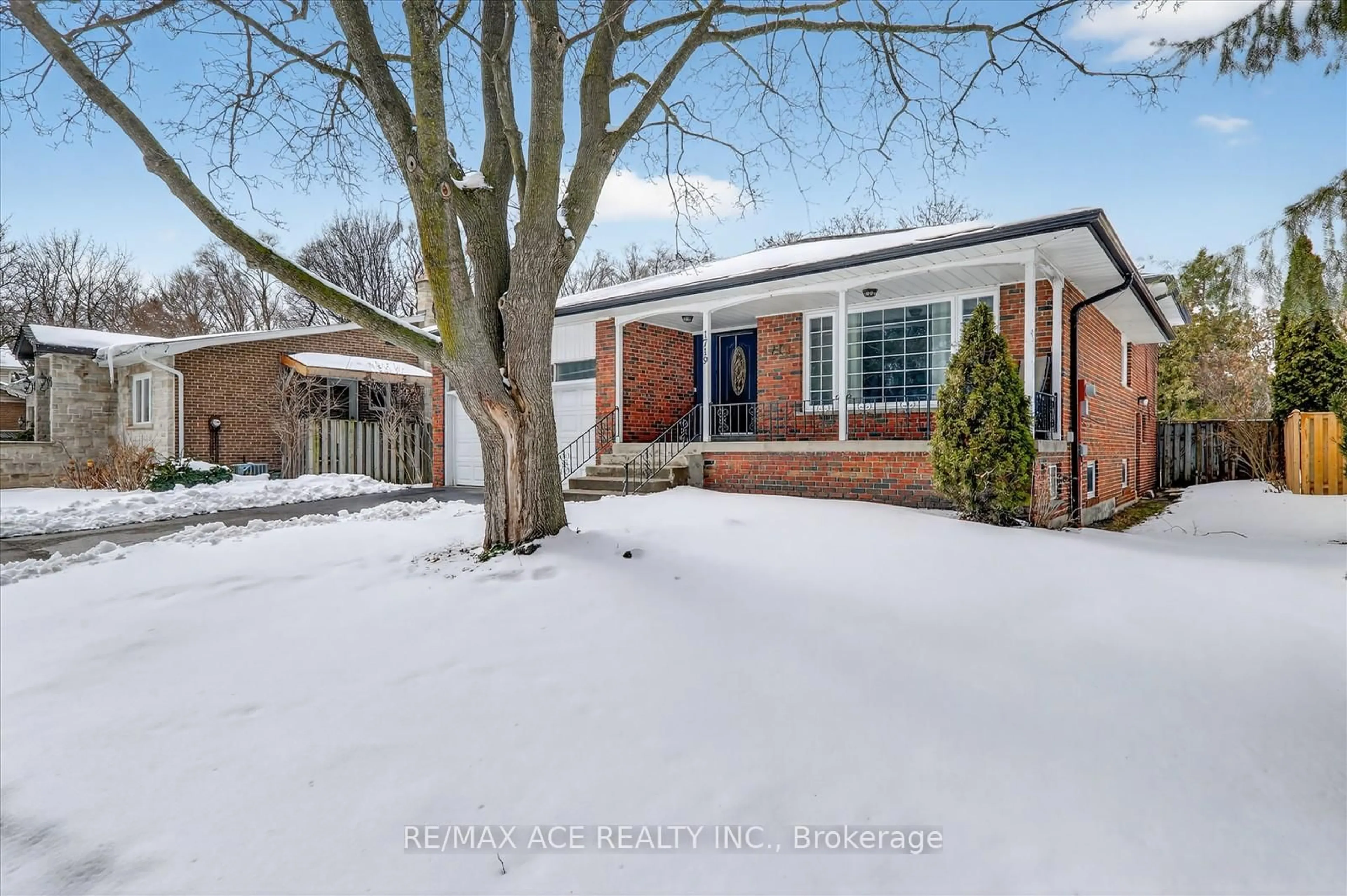 Home with brick exterior material, street for 1719 Valentine Gdns, Mississauga Ontario L5J 1H4