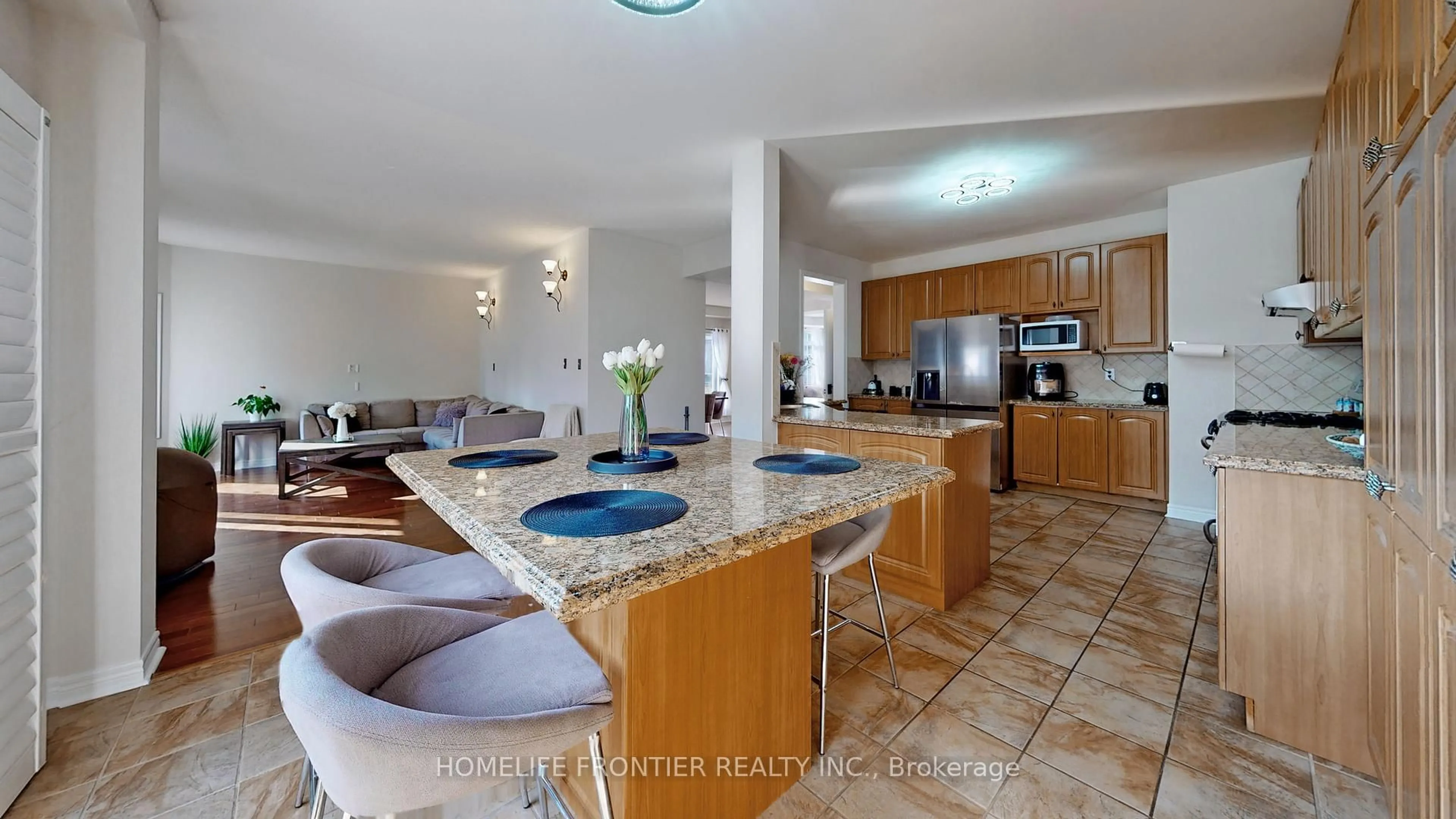 Open concept kitchen, ceramic/tile floor for 5186 Doubletree Dr, Mississauga Ontario L5M 8B2