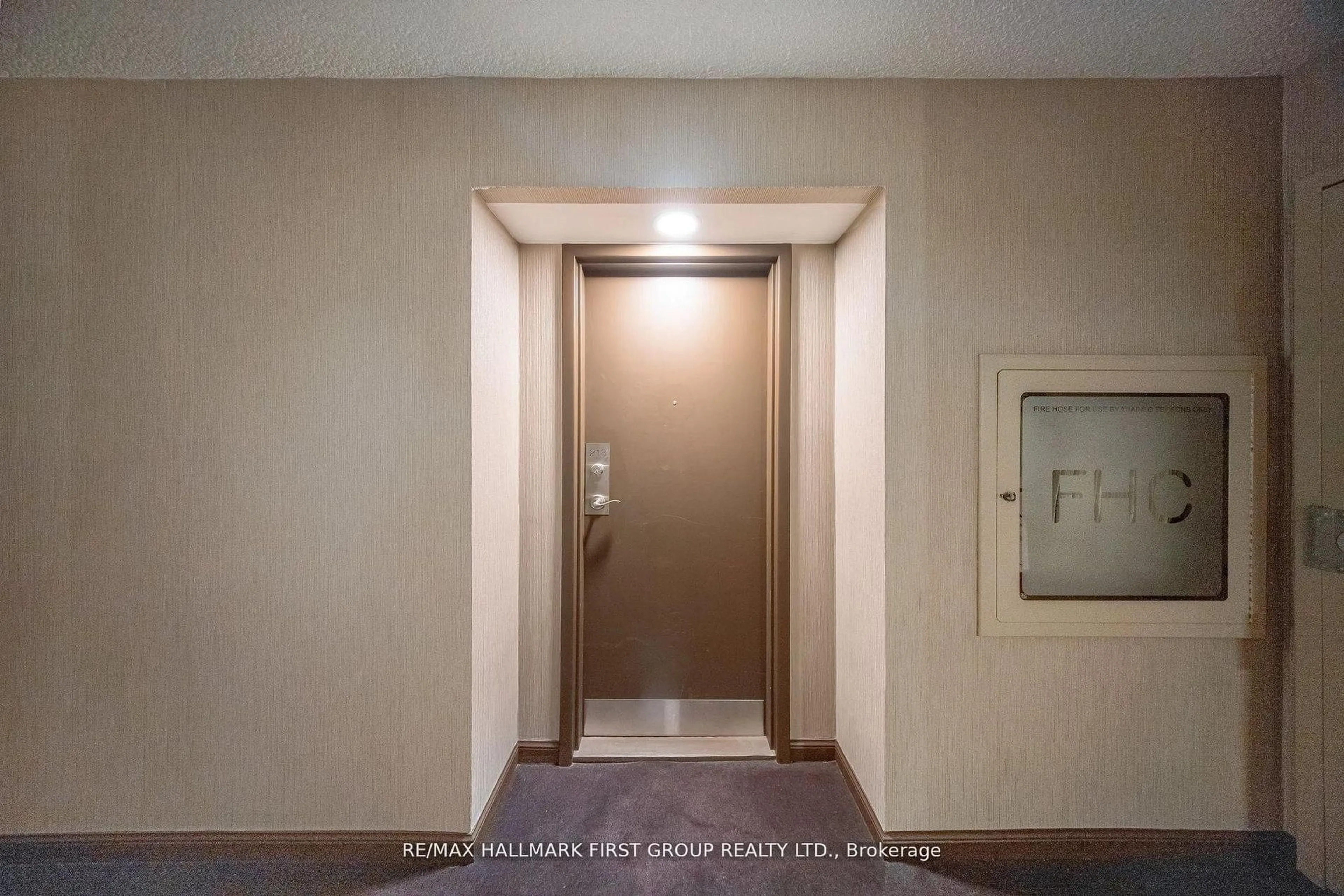 Indoor foyer for 8351 McLaughlin Rd #218, Brampton Ontario L6Y 4H8