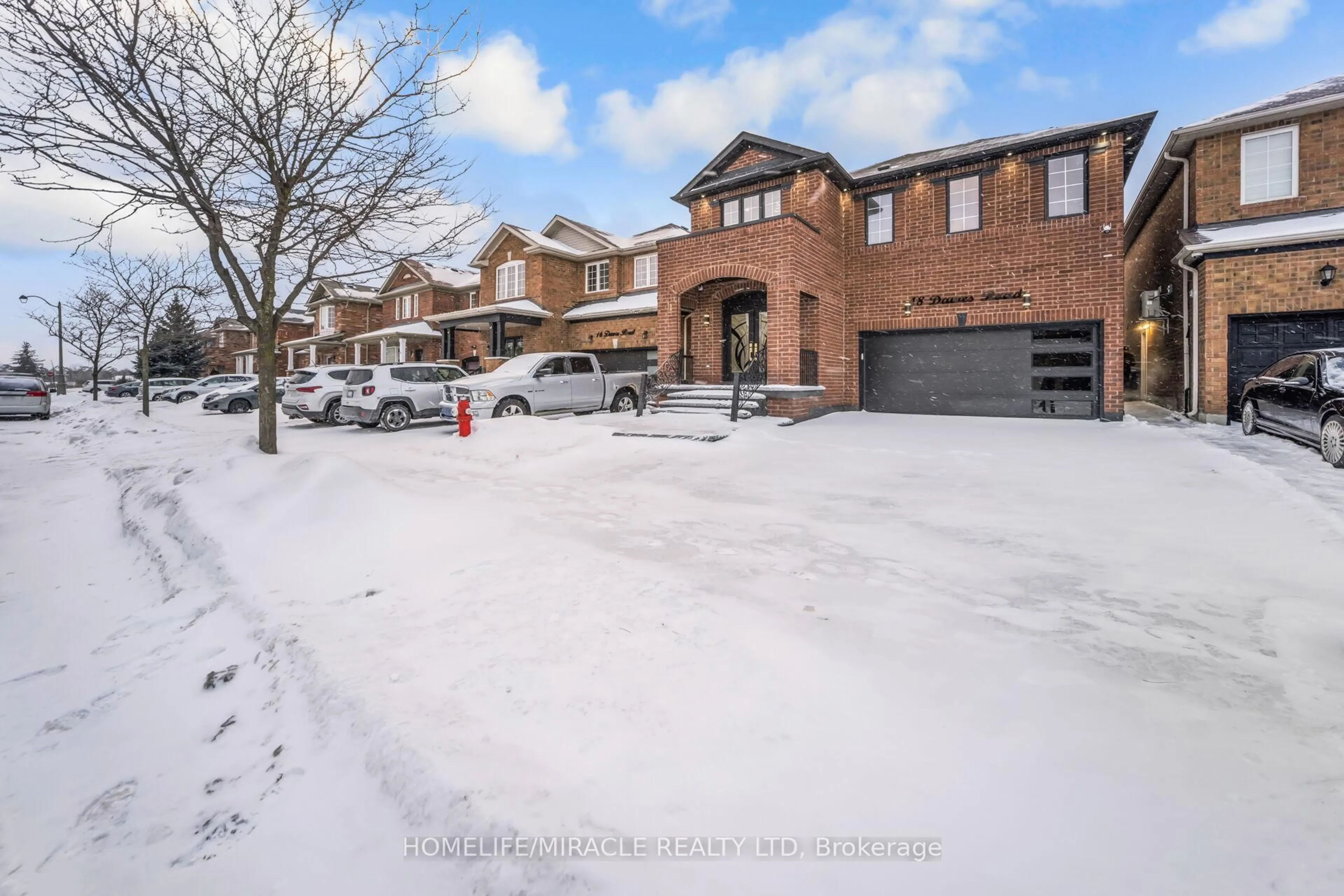 A pic from outside/outdoor area/front of a property/back of a property/a pic from drone, street for 18 Dawes Rd, Brampton Ontario L6X 0R9