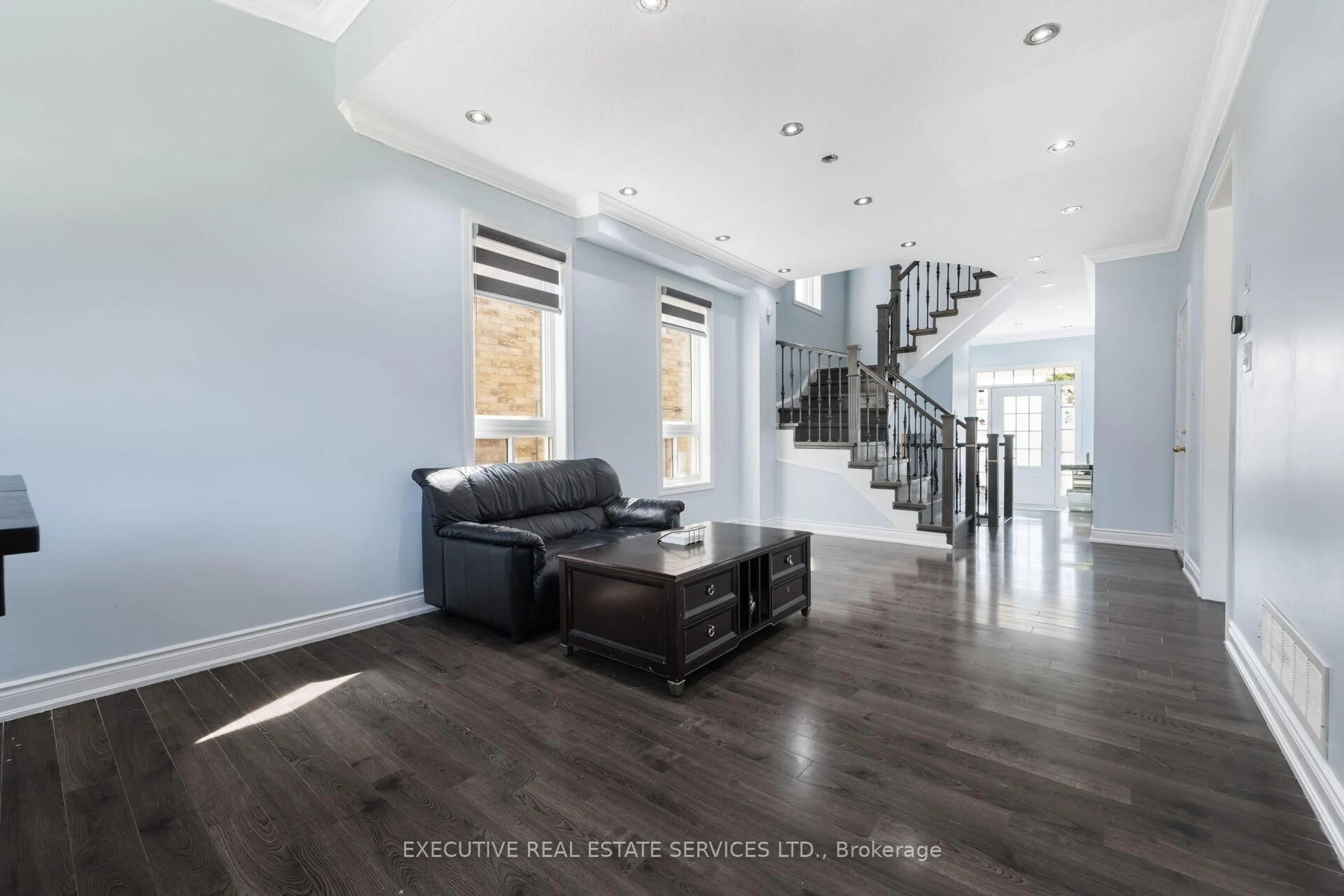 Unknown for 43 Susan Ave, Brampton Ontario L6Y 5N5